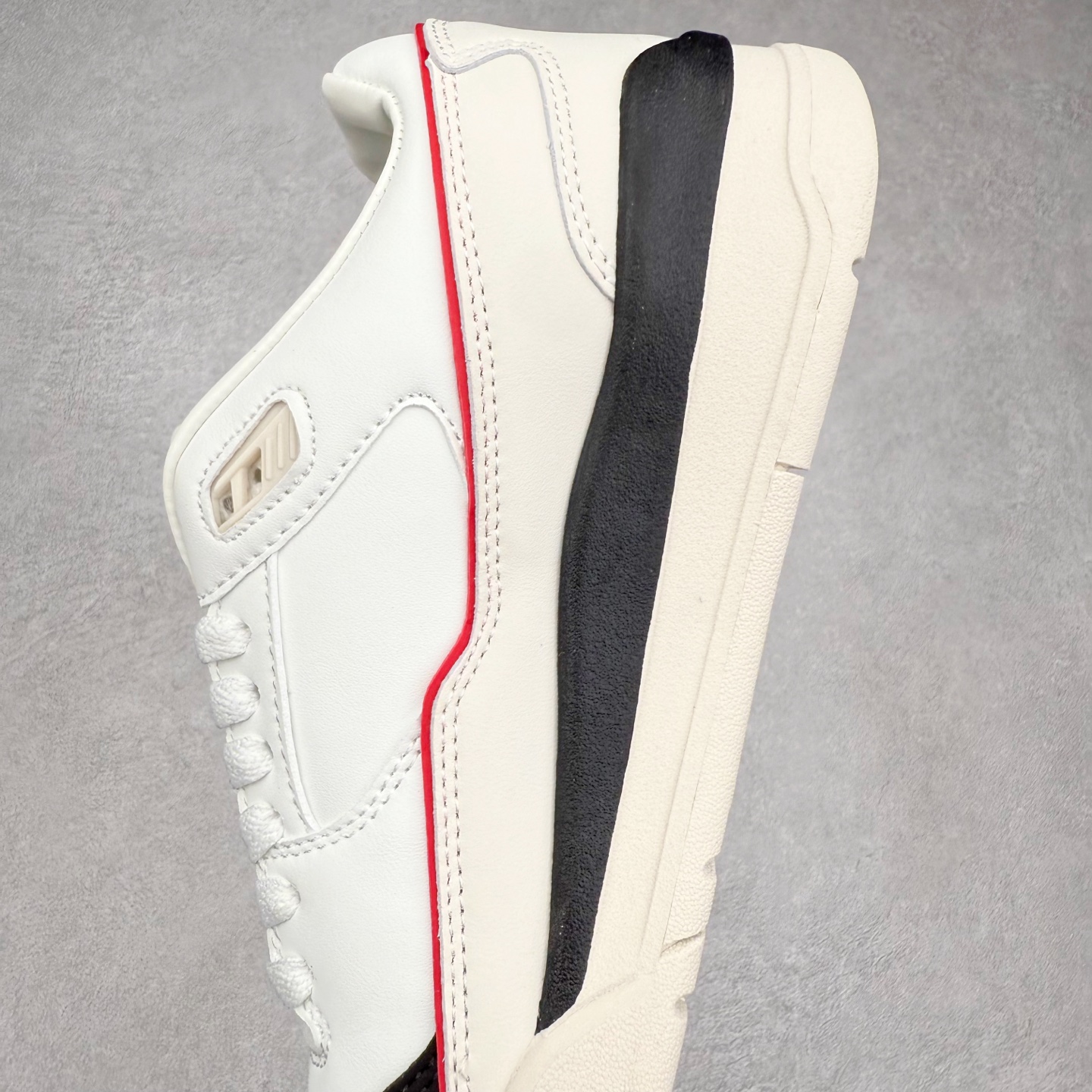 图片[7]-Air Jordan AJ Flight Court 乔丹低帮复古篮球鞋 设计简约又不失复古韵味鞋内的鞋垫柔软且有弹性 能够很好地缓冲落地时的冲击力鞋面的材质贴合脚部 鞋底的纹路设计合理 抓地力很强 尺码： 36 36.5 37.5 38 38.5 39 40 40.5 41 42 42.5 43 44 45 46 47 47.5-选品中心