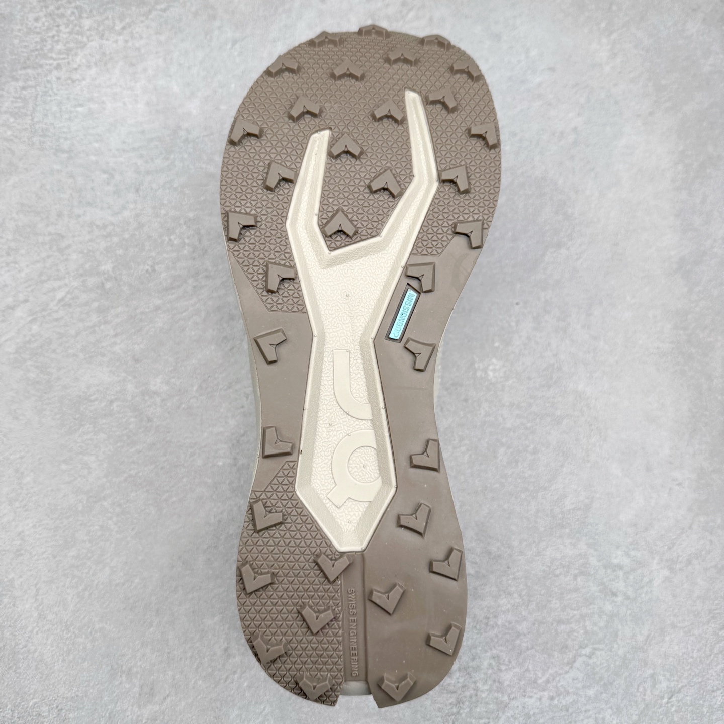 图片[9]-On Cloudtilt 3 昂跑减震生活休闲鞋 此运动品牌 开创于2010年 缓震着陆、强效回弹、轻柔质感的设计构思始终是ON研制关键 与此同时基于“为全球提供革新性的跑步感受”信念 陆续推出了多款跑鞋及其以专业运动人体跑步工程学为设计关键的功能性跑步服饰设备 让跑者不费力气地畅快畅跑 尺码：36 36.5 37.5 38 38.5 39 40 40.5 41 42 42.5 43 44 44.5 45-选品中心