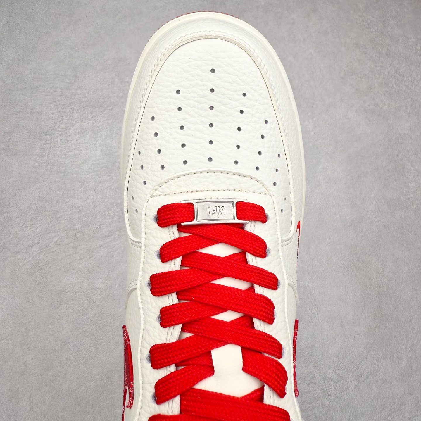 图片[4]-NK Air Force 1´07 Low 空军一号低帮百搭休闲运动板鞋 SC0601-570 柔软、弹性十足的缓震性能和出色的中底设计 横跨复古与现代的外型结合 造就出风靡全球 三十多年的Force 1 直到今天还深受青睐 实拍调校N版已经零色差零失真 百分百还原实物色彩所见即所得 不存在货不对板色差等低级问题 选购参考实物拍摄 不混卖不参货 只用心做好货严格选品 承诺混一赔十 尺码：36 36.5 37.5 38 38.5 39 40 40.5 41 42 42.5 43 44 44.5 45-选品中心