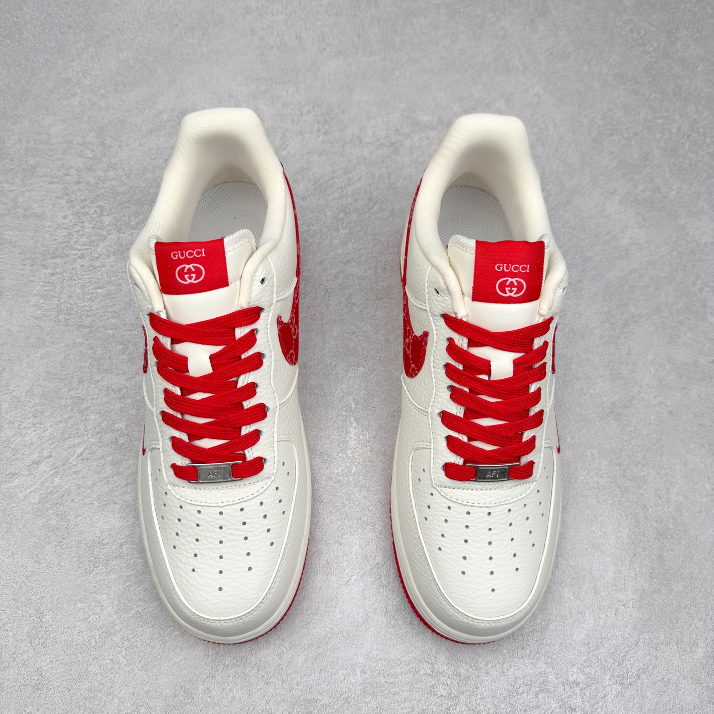 图片[2]-NK Air Force 1´07 Low 空军一号低帮百搭休闲运动板鞋 SC0601-570 柔软、弹性十足的缓震性能和出色的中底设计 横跨复古与现代的外型结合 造就出风靡全球 三十多年的Force 1 直到今天还深受青睐 实拍调校N版已经零色差零失真 百分百还原实物色彩所见即所得 不存在货不对板色差等低级问题 选购参考实物拍摄 不混卖不参货 只用心做好货严格选品 承诺混一赔十 尺码：36 36.5 37.5 38 38.5 39 40 40.5 41 42 42.5 43 44 44.5 45-选品中心