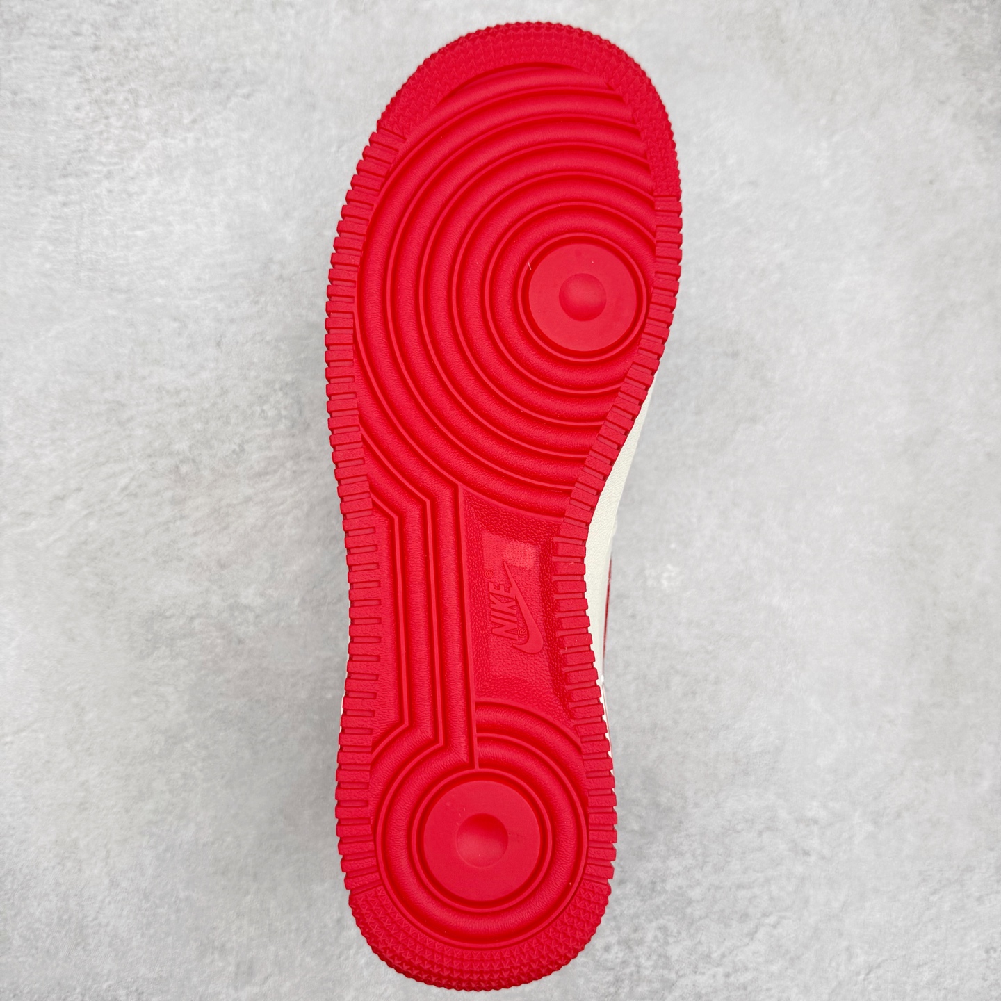 图片[9]-NK Air Force 1´07 Low 空军一号低帮百搭休闲运动板鞋 SC0601-570 柔软、弹性十足的缓震性能和出色的中底设计 横跨复古与现代的外型结合 造就出风靡全球 三十多年的Force 1 直到今天还深受青睐 实拍调校N版已经零色差零失真 百分百还原实物色彩所见即所得 不存在货不对板色差等低级问题 选购参考实物拍摄 不混卖不参货 只用心做好货严格选品 承诺混一赔十 尺码：36 36.5 37.5 38 38.5 39 40 40.5 41 42 42.5 43 44 44.5 45-选品中心