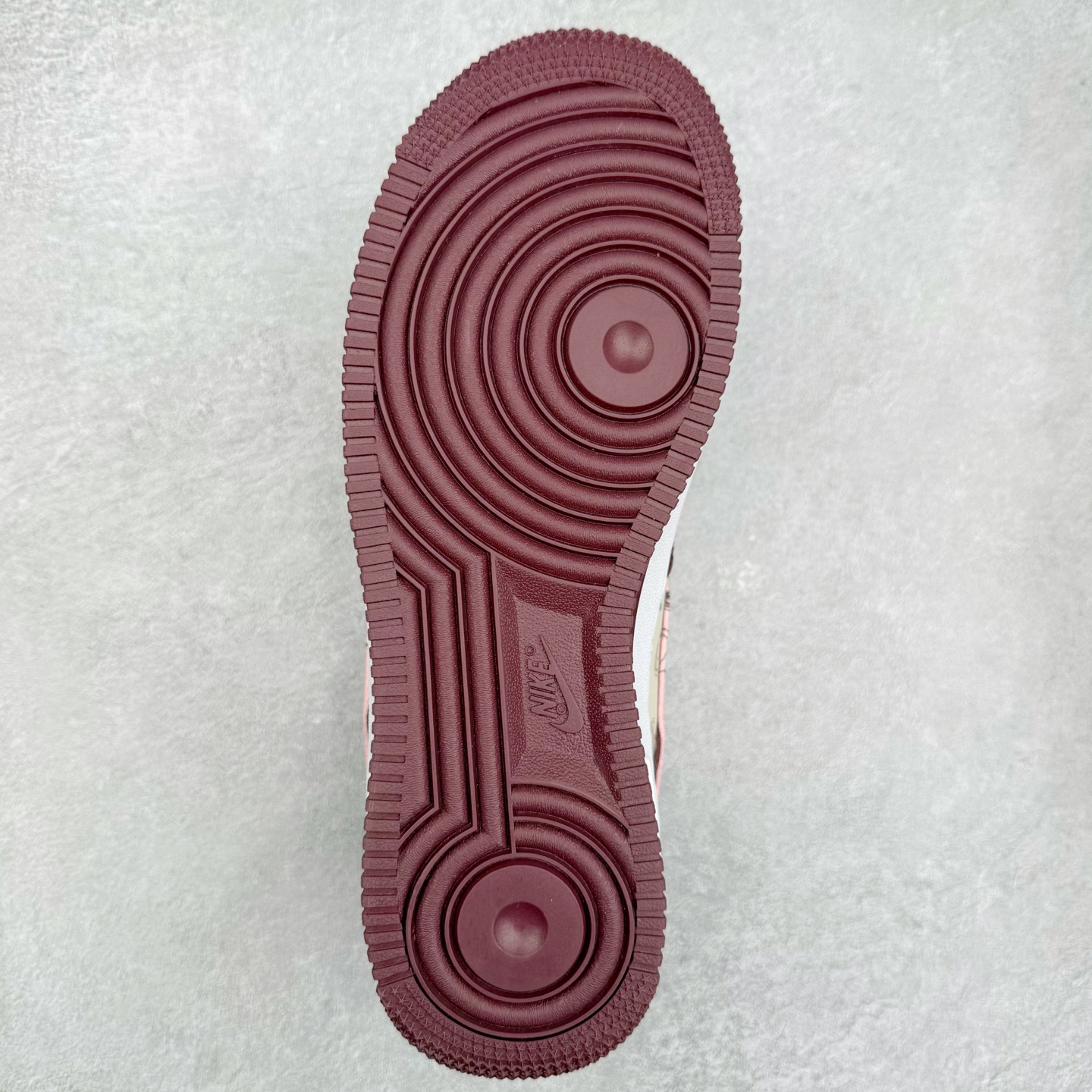 图片[9]-NK Air Force 1´07 Low 空军一号低帮百搭休闲运动板鞋 FD9925-611 柔软、弹性十足的缓震性能和出色的中底设计 横跨复古与现代的外型结合 造就出风靡全球 三十多年的Force 1 直到今天还深受青睐 实拍调校N版已经零色差零失真 百分百还原实物色彩所见即所得 不存在货不对板色差等低级问题 选购参考实物拍摄 不混卖不参货 只用心做好货严格选品 承诺混一赔十 尺码：36 36.5 37.5 38 38.5 39 40 40.5 41 42 42.5 43 44 44.5 45-选品中心