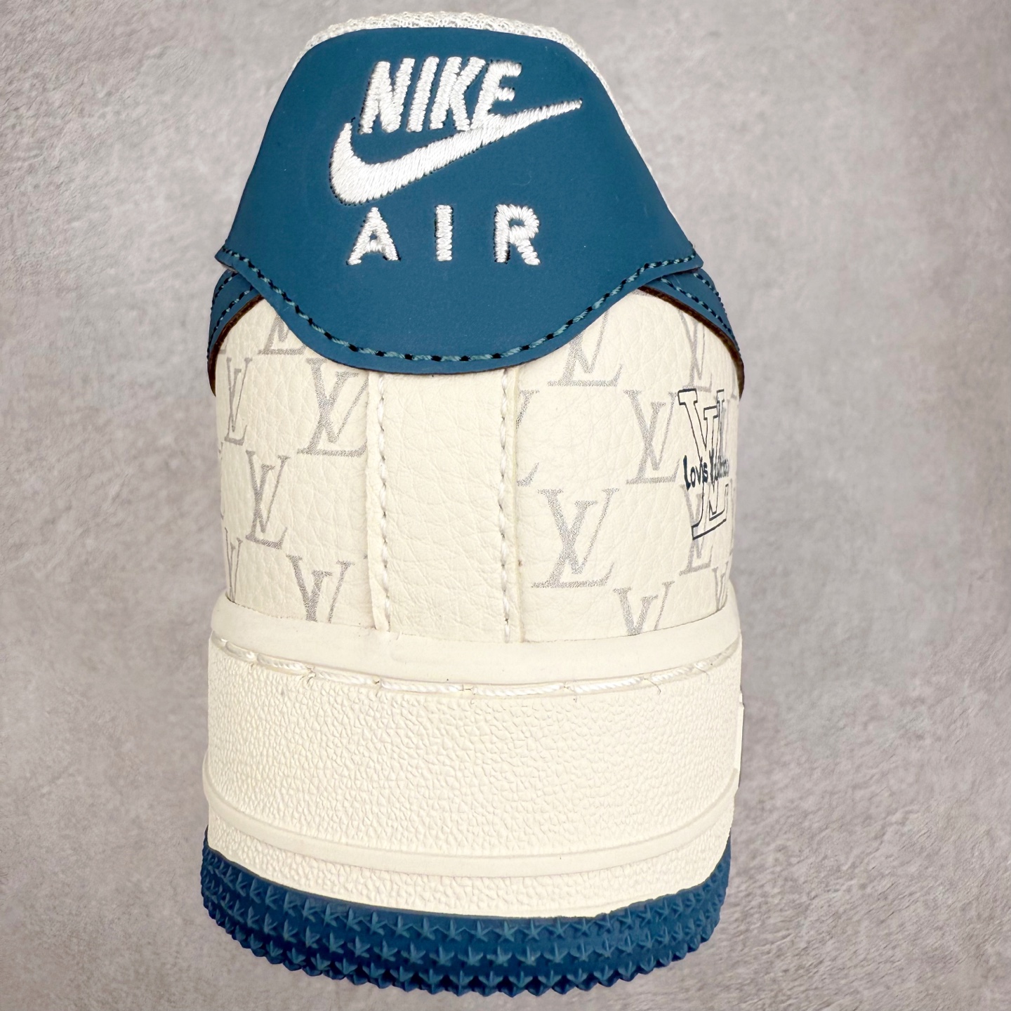 图片[8]-NK Air Force 1´07 Low 空军一号低帮百搭休闲运动板鞋 BZ6880-105 柔软、弹性十足的缓震性能和出色的中底设计 横跨复古与现代的外型结合 造就出风靡全球 三十多年的Force 1 直到今天还深受青睐 实拍调校N版已经零色差零失真 百分百还原实物色彩所见即所得 不存在货不对板色差等低级问题 选购参考实物拍摄 不混卖不参货 只用心做好货严格选品 承诺混一赔十 尺码：36 36.5 37.5 38 38.5 39 40 40.5 41 42 42.5 43 44 44.5 45-选品中心