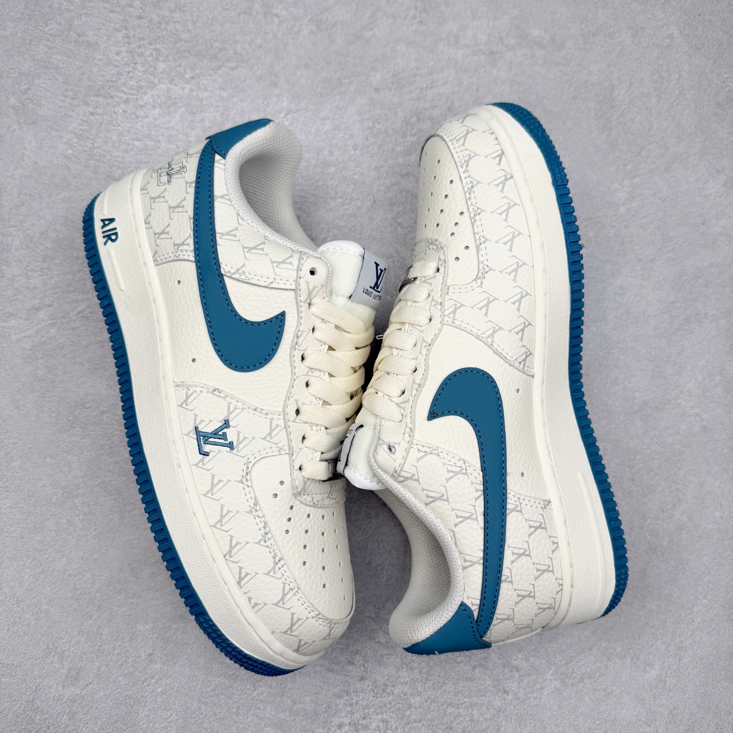 图片[3]-NK Air Force 1´07 Low 空军一号低帮百搭休闲运动板鞋 BZ6880-105 柔软、弹性十足的缓震性能和出色的中底设计 横跨复古与现代的外型结合 造就出风靡全球 三十多年的Force 1 直到今天还深受青睐 实拍调校N版已经零色差零失真 百分百还原实物色彩所见即所得 不存在货不对板色差等低级问题 选购参考实物拍摄 不混卖不参货 只用心做好货严格选品 承诺混一赔十 尺码：36 36.5 37.5 38 38.5 39 40 40.5 41 42 42.5 43 44 44.5 45-选品中心