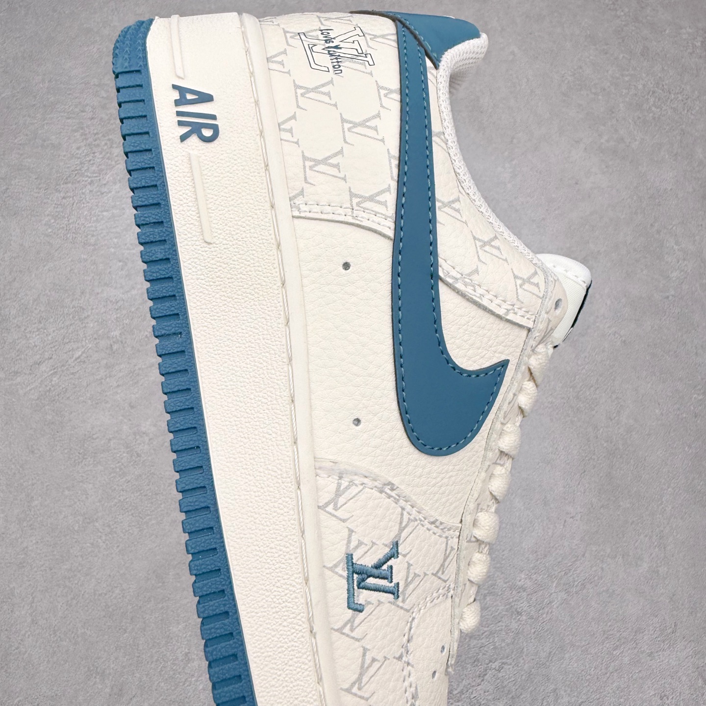 图片[6]-NK Air Force 1´07 Low 空军一号低帮百搭休闲运动板鞋 BZ6880-105 柔软、弹性十足的缓震性能和出色的中底设计 横跨复古与现代的外型结合 造就出风靡全球 三十多年的Force 1 直到今天还深受青睐 实拍调校N版已经零色差零失真 百分百还原实物色彩所见即所得 不存在货不对板色差等低级问题 选购参考实物拍摄 不混卖不参货 只用心做好货严格选品 承诺混一赔十 尺码：36 36.5 37.5 38 38.5 39 40 40.5 41 42 42.5 43 44 44.5 45-选品中心