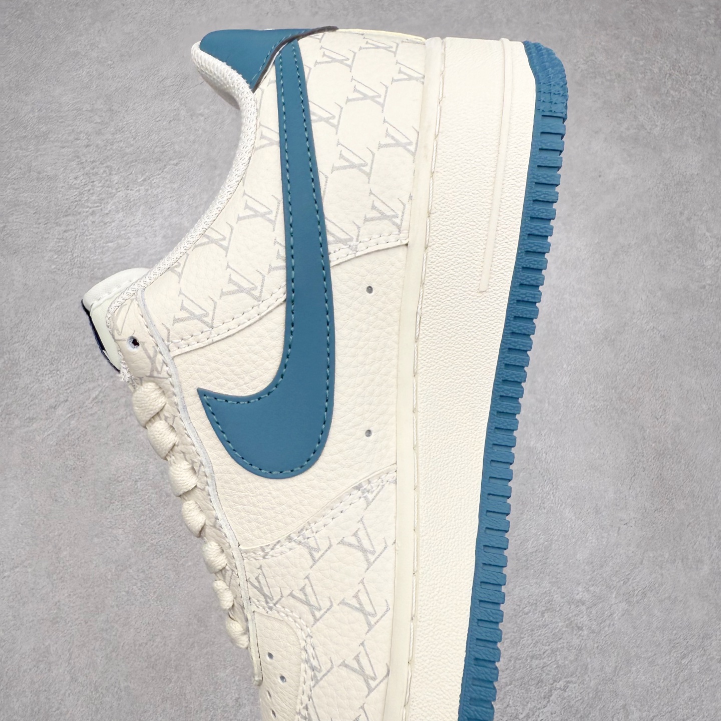 图片[7]-NK Air Force 1´07 Low 空军一号低帮百搭休闲运动板鞋 BZ6880-105 柔软、弹性十足的缓震性能和出色的中底设计 横跨复古与现代的外型结合 造就出风靡全球 三十多年的Force 1 直到今天还深受青睐 实拍调校N版已经零色差零失真 百分百还原实物色彩所见即所得 不存在货不对板色差等低级问题 选购参考实物拍摄 不混卖不参货 只用心做好货严格选品 承诺混一赔十 尺码：36 36.5 37.5 38 38.5 39 40 40.5 41 42 42.5 43 44 44.5 45-选品中心