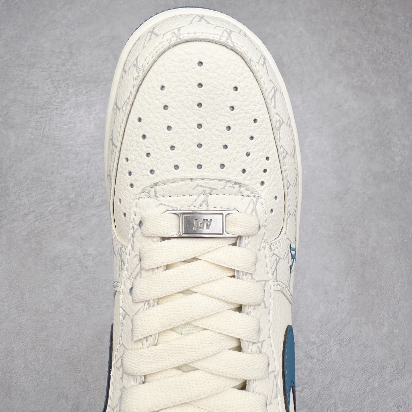 图片[4]-NK Air Force 1´07 Low 空军一号低帮百搭休闲运动板鞋 BZ6880-105 柔软、弹性十足的缓震性能和出色的中底设计 横跨复古与现代的外型结合 造就出风靡全球 三十多年的Force 1 直到今天还深受青睐 实拍调校N版已经零色差零失真 百分百还原实物色彩所见即所得 不存在货不对板色差等低级问题 选购参考实物拍摄 不混卖不参货 只用心做好货严格选品 承诺混一赔十 尺码：36 36.5 37.5 38 38.5 39 40 40.5 41 42 42.5 43 44 44.5 45-选品中心