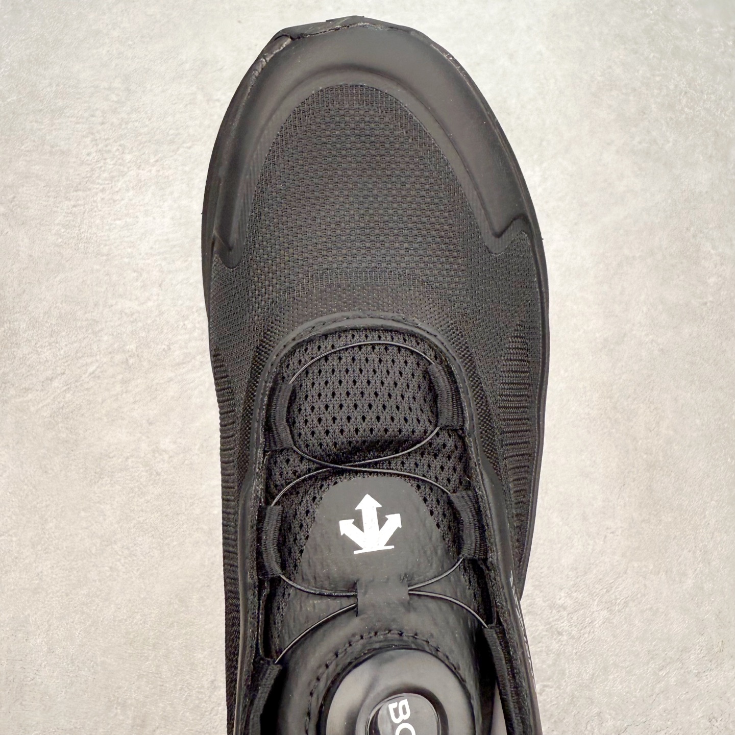 图片[4]-DESCENTE Enerzite 迪桑特舒适百搭织物耐磨回弹低帮跑步鞋 DESCENTE（迪桑特）创立于1935年，品牌名取自法语词汇，意为“滑降”。品牌箭头标识代表滑雪的三种技术“高速直线滑行”、“穿越”和“侧滑”，也寓意品牌在打造高端专业运动产品中不断追求完美的创新精神，致力于成为中国高端专业滑雪、综训、女子、铁人三项、高尔夫的第一品牌。实拍调校N版已经零色差零失真 百分百还原实物色彩所见即所得 不存在货不对板色差等低级问题 选购参考实物拍摄 不混卖不参货 只用心做好货严格选品 承诺混一赔十 尺码：36 36.5 37.5 38 38.5 39 40 40.5 41 42 42.5 43 44 44.5 45-选品中心