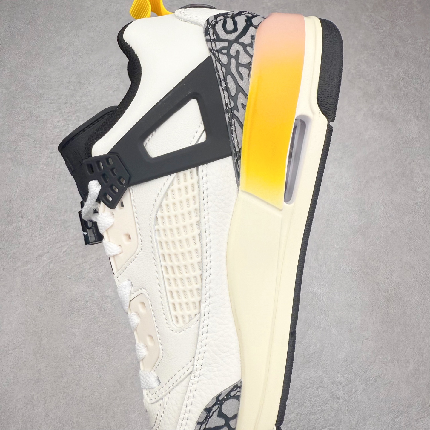 图片[7]-Jordan Spizike Low AJ复古低帮篮球鞋 FQ1759-107 这款鞋子著名导演斯派克李的Jordan Spizike专属 预计于明年夏季推出全新低帮版本 将包括三款配色 经典爆裂纹非常复古 两款配色分别以大学红和黑曜石蓝进行区分 鞋身设计中依旧带有大象爆裂纹、鞋侧束带、塑胶网布等经典元素 之后 在鞋舌、内衬以及鞋底等位置缀以大学红和黑曜石蓝搭配 带来全新造型 尺码：36 36.5 37.5 38 38.5 39 40 40.5 41 42 42.5 43 44 44.5 45 46-选品中心