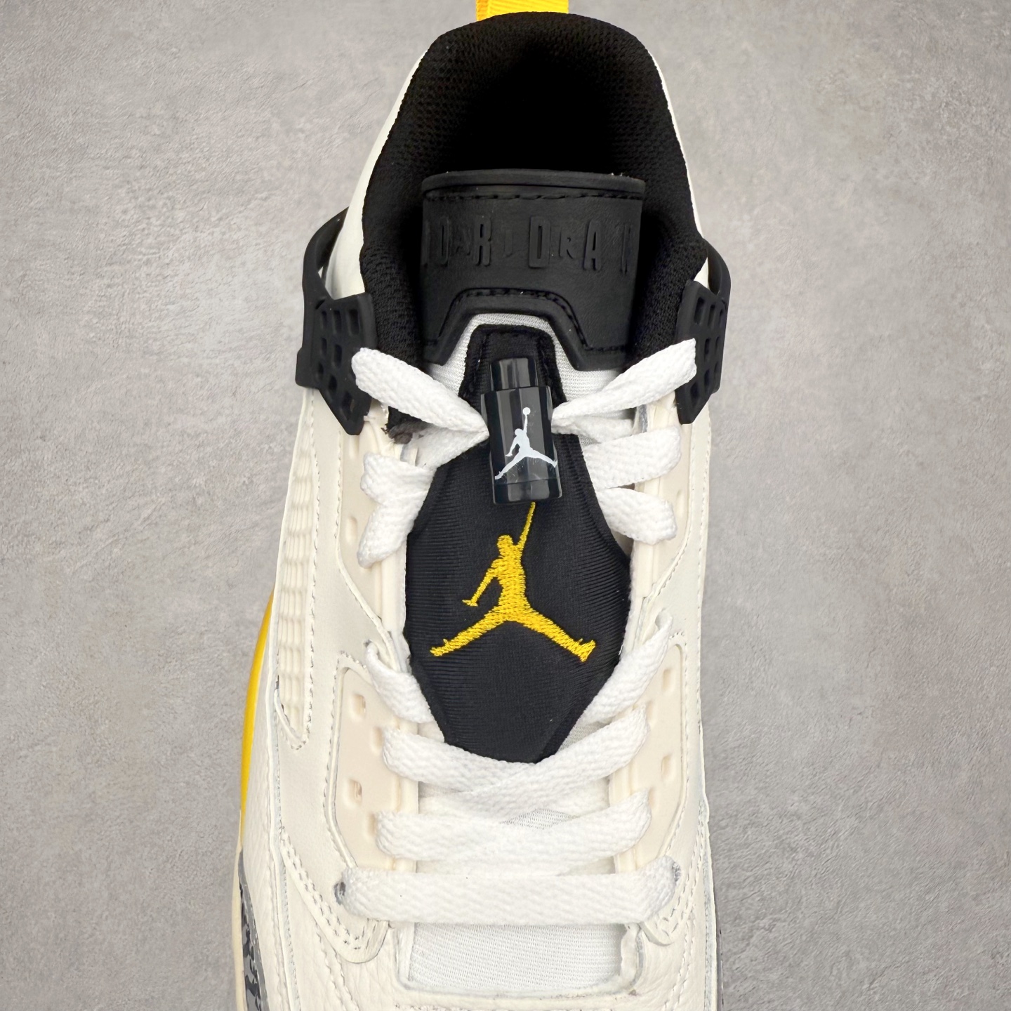 图片[5]-Jordan Spizike Low AJ复古低帮篮球鞋 FQ1759-107 这款鞋子著名导演斯派克李的Jordan Spizike专属 预计于明年夏季推出全新低帮版本 将包括三款配色 经典爆裂纹非常复古 两款配色分别以大学红和黑曜石蓝进行区分 鞋身设计中依旧带有大象爆裂纹、鞋侧束带、塑胶网布等经典元素 之后 在鞋舌、内衬以及鞋底等位置缀以大学红和黑曜石蓝搭配 带来全新造型 尺码：36 36.5 37.5 38 38.5 39 40 40.5 41 42 42.5 43 44 44.5 45 46-选品中心