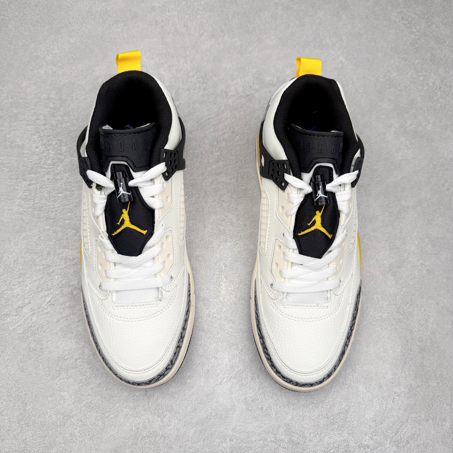 图片[2]-Jordan Spizike Low AJ复古低帮篮球鞋 FQ1759-107 这款鞋子著名导演斯派克李的Jordan Spizike专属 预计于明年夏季推出全新低帮版本 将包括三款配色 经典爆裂纹非常复古 两款配色分别以大学红和黑曜石蓝进行区分 鞋身设计中依旧带有大象爆裂纹、鞋侧束带、塑胶网布等经典元素 之后 在鞋舌、内衬以及鞋底等位置缀以大学红和黑曜石蓝搭配 带来全新造型 尺码：36 36.5 37.5 38 38.5 39 40 40.5 41 42 42.5 43 44 44.5 45 46-选品中心