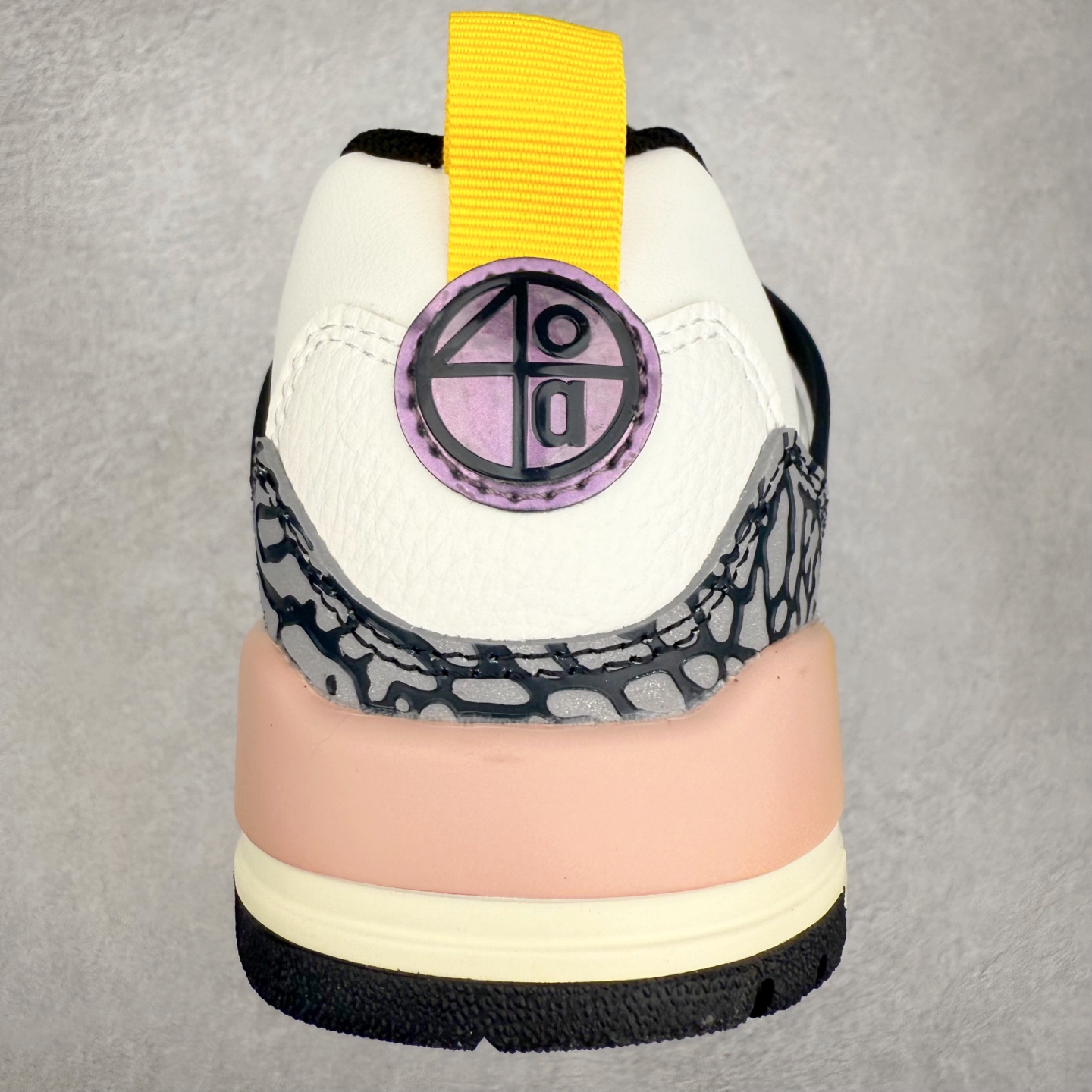 图片[8]-Jordan Spizike Low AJ复古低帮篮球鞋 FQ1759-107 这款鞋子著名导演斯派克李的Jordan Spizike专属 预计于明年夏季推出全新低帮版本 将包括三款配色 经典爆裂纹非常复古 两款配色分别以大学红和黑曜石蓝进行区分 鞋身设计中依旧带有大象爆裂纹、鞋侧束带、塑胶网布等经典元素 之后 在鞋舌、内衬以及鞋底等位置缀以大学红和黑曜石蓝搭配 带来全新造型 尺码：36 36.5 37.5 38 38.5 39 40 40.5 41 42 42.5 43 44 44.5 45 46-选品中心