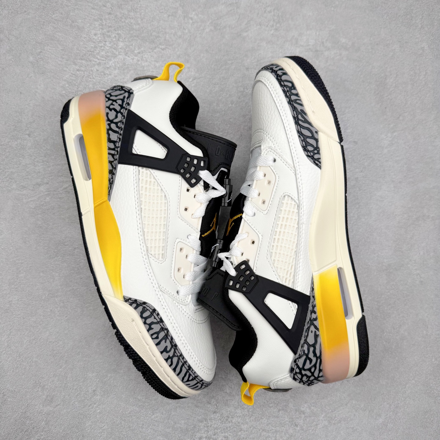 图片[3]-Jordan Spizike Low AJ复古低帮篮球鞋 FQ1759-107 这款鞋子著名导演斯派克李的Jordan Spizike专属 预计于明年夏季推出全新低帮版本 将包括三款配色 经典爆裂纹非常复古 两款配色分别以大学红和黑曜石蓝进行区分 鞋身设计中依旧带有大象爆裂纹、鞋侧束带、塑胶网布等经典元素 之后 在鞋舌、内衬以及鞋底等位置缀以大学红和黑曜石蓝搭配 带来全新造型 尺码：36 36.5 37.5 38 38.5 39 40 40.5 41 42 42.5 43 44 44.5 45 46-选品中心