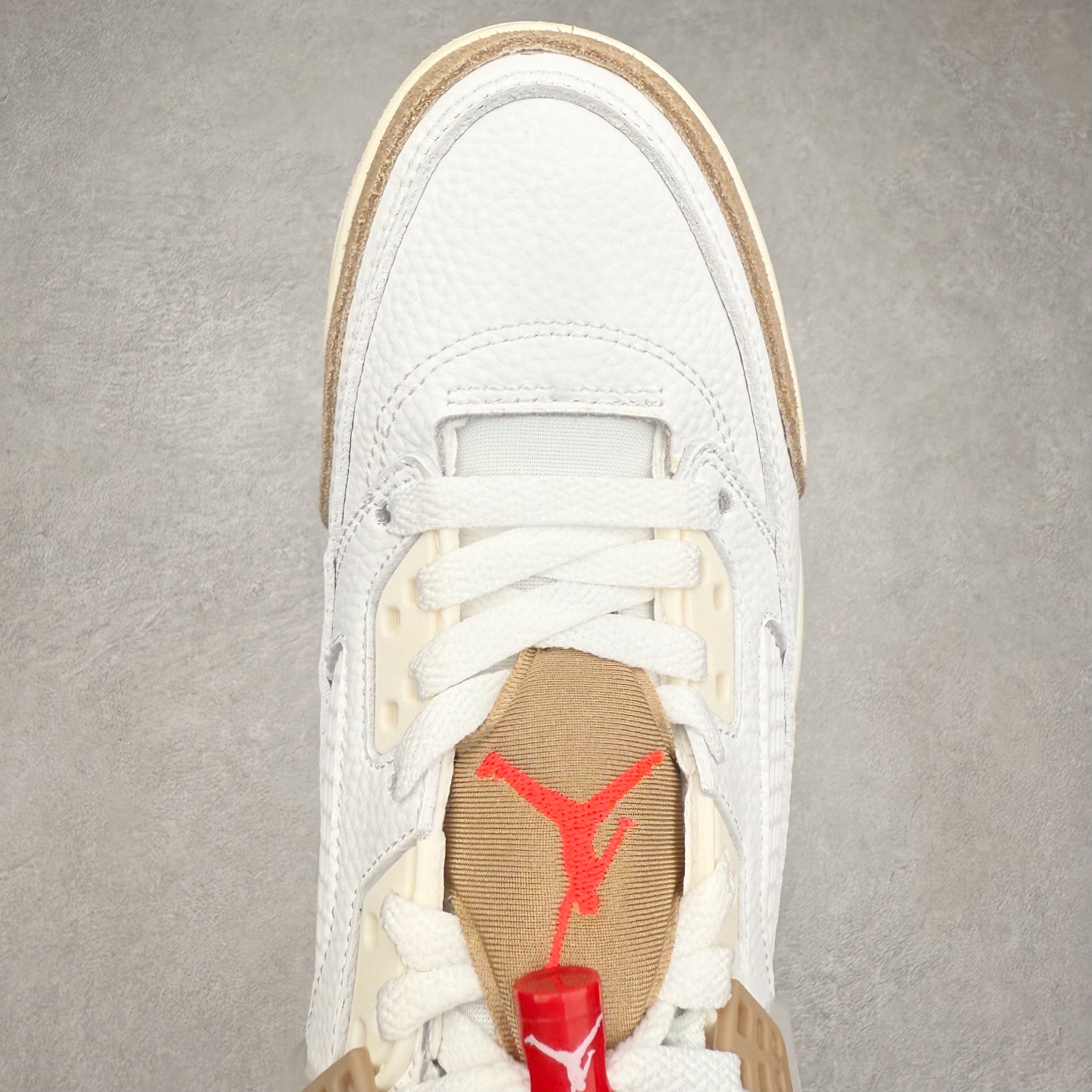 图片[4]-Jordan Spizike Low AJ复古低帮篮球鞋 FQ1759-105 这款鞋子著名导演斯派克李的Jordan Spizike专属 预计于明年夏季推出全新低帮版本 将包括三款配色 经典爆裂纹非常复古 两款配色分别以大学红和黑曜石蓝进行区分 鞋身设计中依旧带有大象爆裂纹、鞋侧束带、塑胶网布等经典元素 之后 在鞋舌、内衬以及鞋底等位置缀以大学红和黑曜石蓝搭配 带来全新造型 尺码：36 36.5 37.5 38 38.5 39 40 40.5 41 42 42.5 43 44 44.5 45 46-选品中心