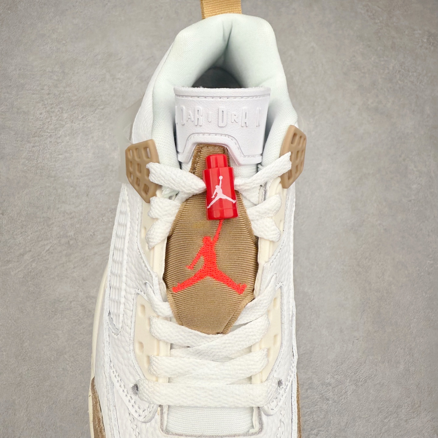 图片[5]-Jordan Spizike Low AJ复古低帮篮球鞋 FQ1759-105 这款鞋子著名导演斯派克李的Jordan Spizike专属 预计于明年夏季推出全新低帮版本 将包括三款配色 经典爆裂纹非常复古 两款配色分别以大学红和黑曜石蓝进行区分 鞋身设计中依旧带有大象爆裂纹、鞋侧束带、塑胶网布等经典元素 之后 在鞋舌、内衬以及鞋底等位置缀以大学红和黑曜石蓝搭配 带来全新造型 尺码：36 36.5 37.5 38 38.5 39 40 40.5 41 42 42.5 43 44 44.5 45 46-选品中心