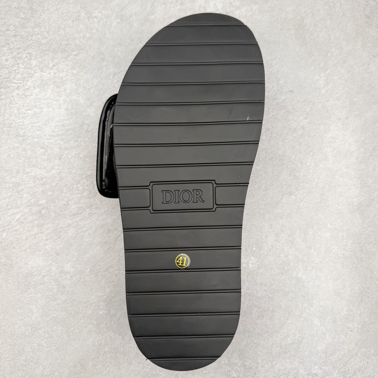 图片[9]-Dior 迪奥 Aqua 圆头平底 牛仔字母印花一字拖鞋 5色出货 现货独家供应‼ Dior 迪奥银色CD 扣图案重新诠释 灵感源自 Dior 档案。搭配“DIOR”标志和同色调凹口鞋底 可与短裤或牛仔裤轻松搭配，打造精致造型。 Size 38 39 40 41 42 43 44 45 46-选品中心