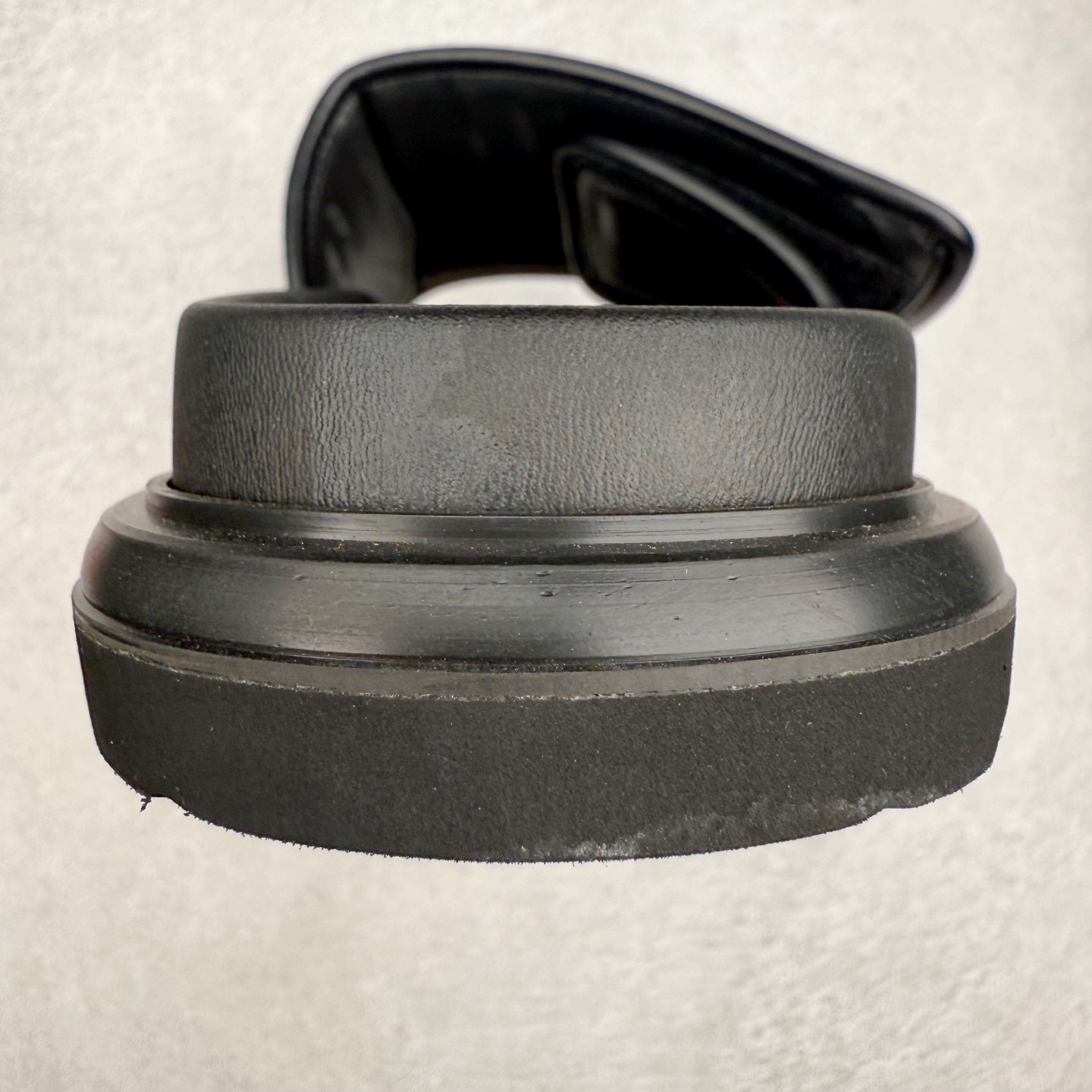 图片[8]-Dior 迪奥 Aqua 圆头平底 牛仔字母印花一字拖鞋 5色出货 现货独家供应‼ Dior 迪奥银色CD 扣图案重新诠释 灵感源自 Dior 档案。搭配“DIOR”标志和同色调凹口鞋底 可与短裤或牛仔裤轻松搭配，打造精致造型。 Size 38 39 40 41 42 43 44 45 46-选品中心