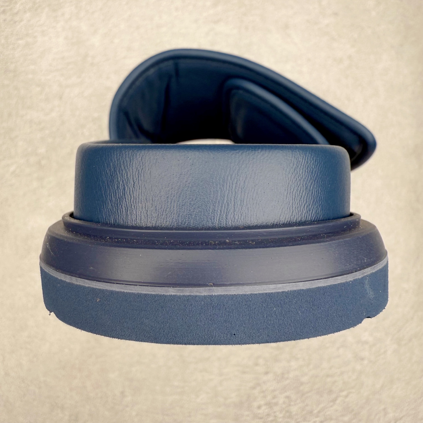 图片[8]-Dior 迪奥 Aqua 圆头平底 牛仔字母印花一字拖鞋 5色出货 现货独家供应‼ Dior 迪奥银色CD 扣图案重新诠释 灵感源自 Dior 档案。搭配“DIOR”标志和同色调凹口鞋底 可与短裤或牛仔裤轻松搭配，打造精致造型。 Size 38 39 40 41 42 43 44 45 46-选品中心