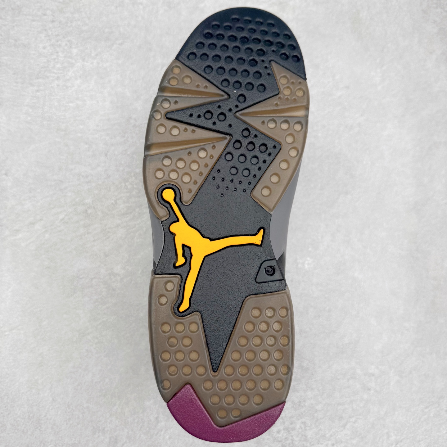 图片[9]-Air Jordan AJ6 Retro PSG 黑紫 大巴黎 CN1078-001 市场中端王者 耗时半年巨作 全套原纸板楦头开发 确保原汁原味 完美呈现六代版型 一比一鞋头弧度高度鞋身弧度 此版本只针对中端市场 皮料材质有所更替 其他数据细节工艺流程均保持一致 定制优质皮料 完美鞋型匹配公司货 正确TPU鞋舌锁扣 最新原厂底模 大底卡色咬花完美 鞋柜必备鞋款 终端现货供应 尺码：40 40.5 41 42 42.5 43 44 44.5 45 46 47.5-选品中心