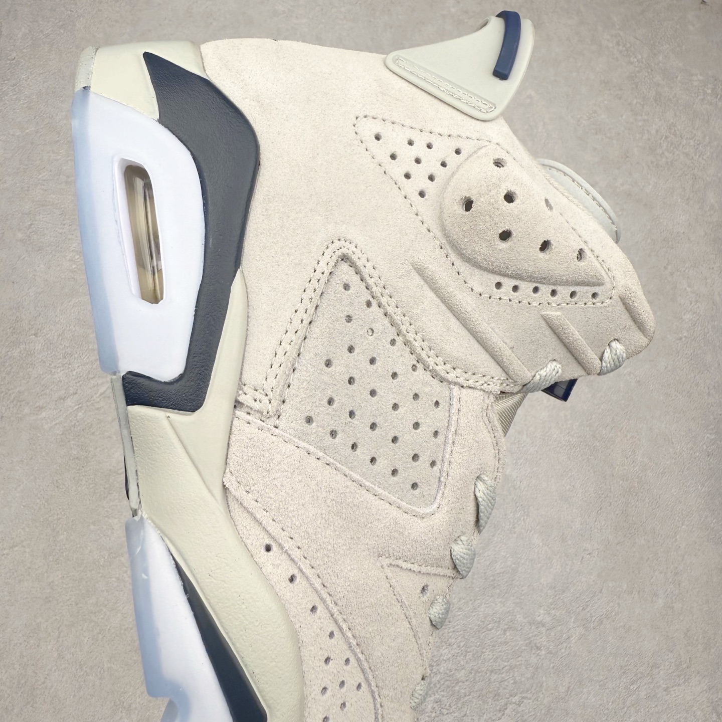 图片[6]-Air Jordan AJ6 Retro \\\”Georgetown\\\” 乔治城灰蓝 CT8529-012 市场中端王者 耗时半年巨作 全套原纸板楦头开发 确保原汁原味 完美呈现六代版型 一比一鞋头弧度高度鞋身弧度 此版本只针对中端市场 皮料材质有所更替 其他数据细节工艺流程均保持一致 定制优质皮料 完美鞋型匹配公司货 正确TPU鞋舌锁扣 最新原厂底模 大底卡色咬花完美 鞋柜必备鞋款 终端现货供应 尺码：40 40.5 41 42 42.5 43 44 44.5 45 46 47.5-选品中心