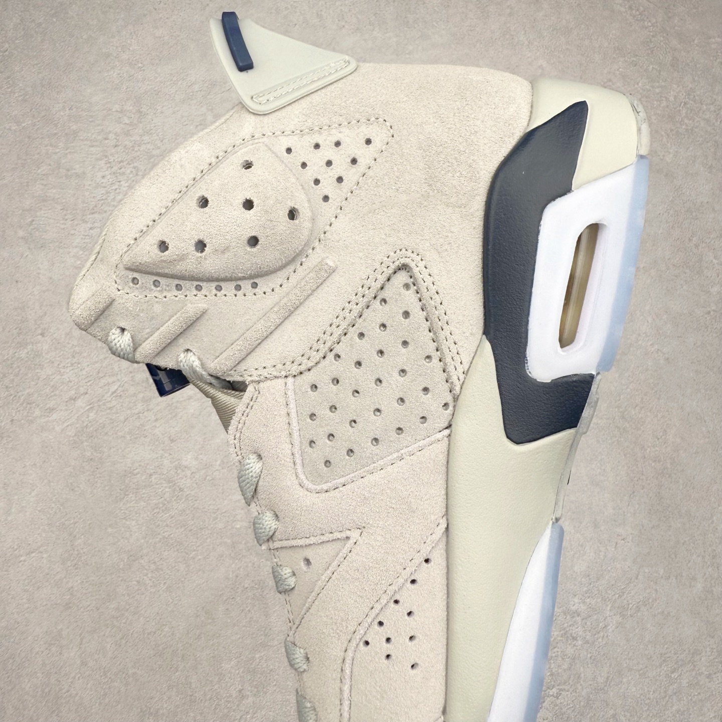 图片[7]-Air Jordan AJ6 Retro \\\”Georgetown\\\” 乔治城灰蓝 CT8529-012 市场中端王者 耗时半年巨作 全套原纸板楦头开发 确保原汁原味 完美呈现六代版型 一比一鞋头弧度高度鞋身弧度 此版本只针对中端市场 皮料材质有所更替 其他数据细节工艺流程均保持一致 定制优质皮料 完美鞋型匹配公司货 正确TPU鞋舌锁扣 最新原厂底模 大底卡色咬花完美 鞋柜必备鞋款 终端现货供应 尺码：40 40.5 41 42 42.5 43 44 44.5 45 46 47.5-选品中心