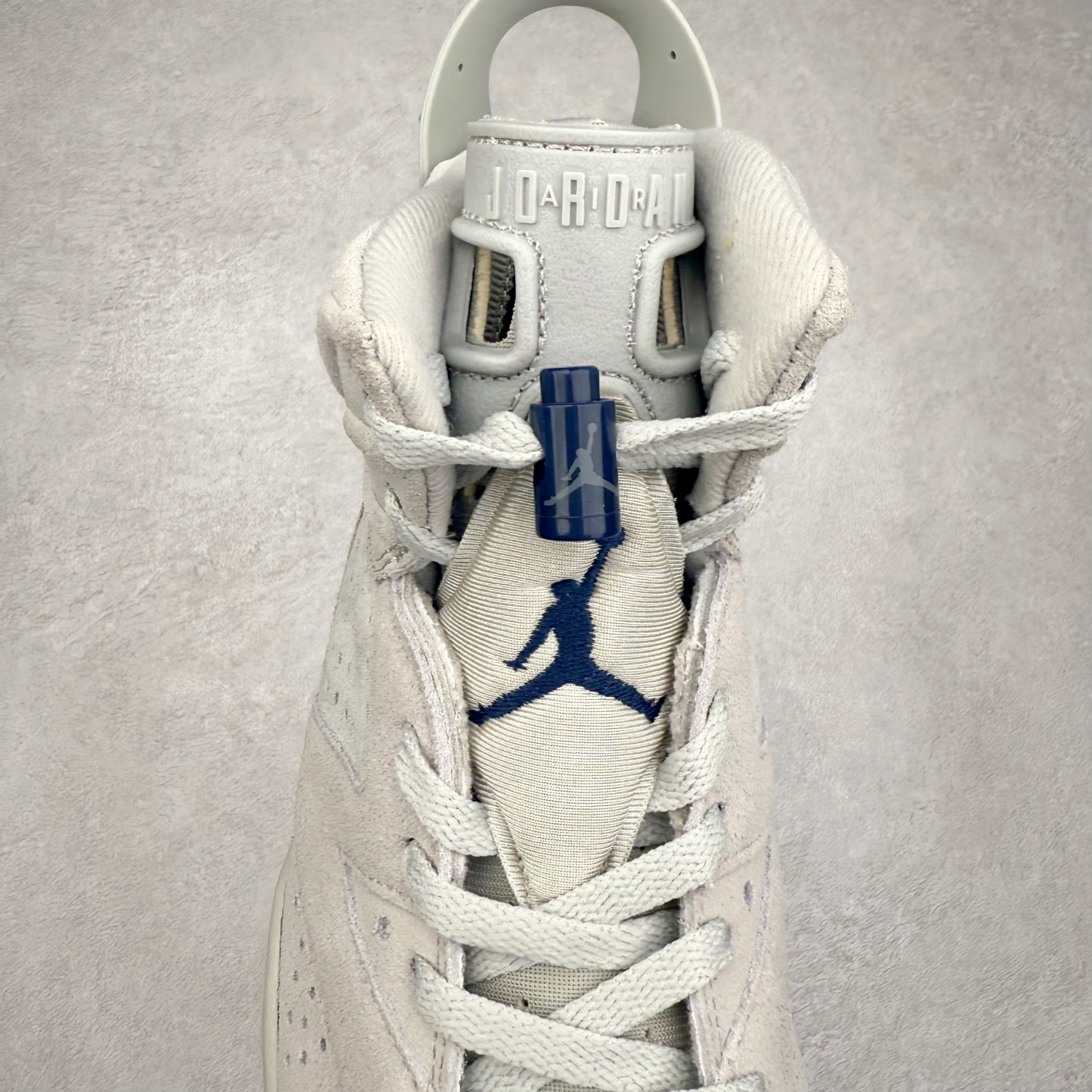 图片[5]-Air Jordan AJ6 Retro \\\”Georgetown\\\” 乔治城灰蓝 CT8529-012 市场中端王者 耗时半年巨作 全套原纸板楦头开发 确保原汁原味 完美呈现六代版型 一比一鞋头弧度高度鞋身弧度 此版本只针对中端市场 皮料材质有所更替 其他数据细节工艺流程均保持一致 定制优质皮料 完美鞋型匹配公司货 正确TPU鞋舌锁扣 最新原厂底模 大底卡色咬花完美 鞋柜必备鞋款 终端现货供应 尺码：40 40.5 41 42 42.5 43 44 44.5 45 46 47.5-选品中心