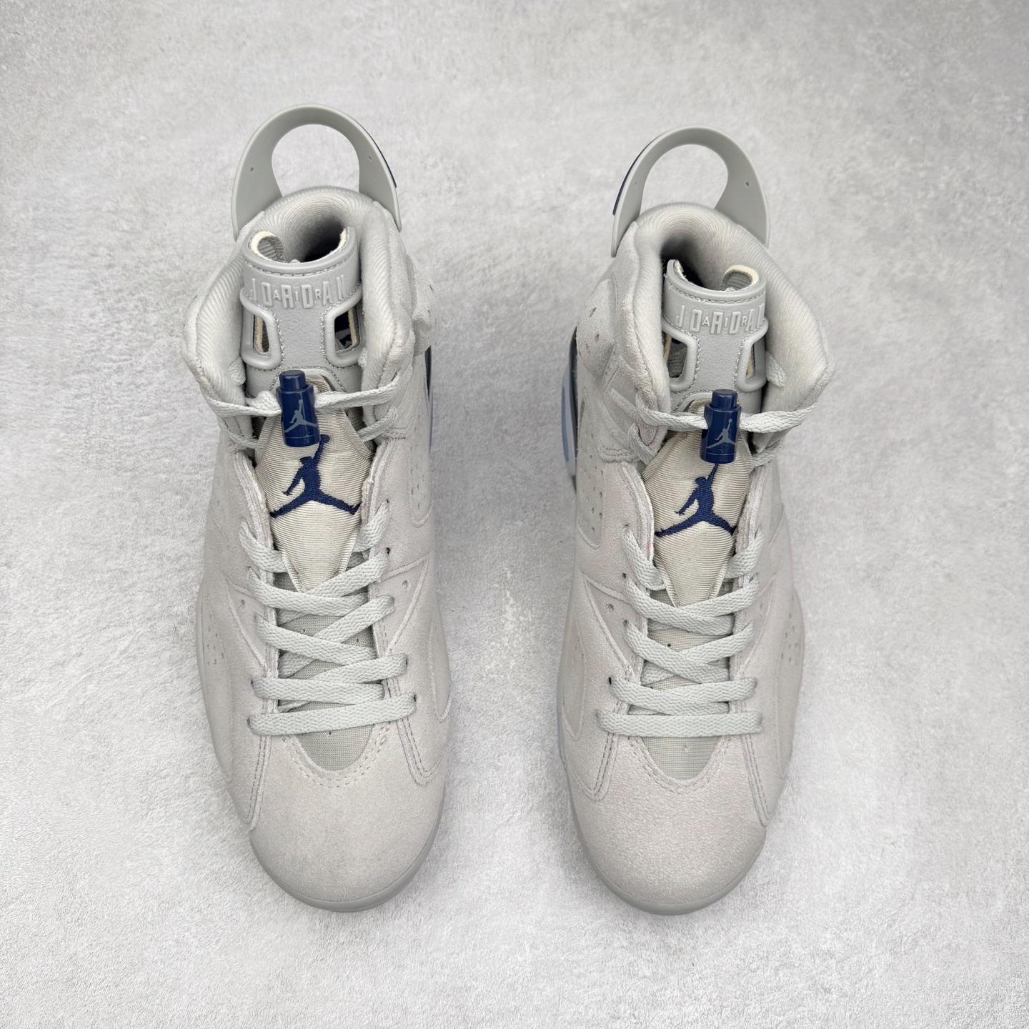 图片[2]-Air Jordan AJ6 Retro \\\”Georgetown\\\” 乔治城灰蓝 CT8529-012 市场中端王者 耗时半年巨作 全套原纸板楦头开发 确保原汁原味 完美呈现六代版型 一比一鞋头弧度高度鞋身弧度 此版本只针对中端市场 皮料材质有所更替 其他数据细节工艺流程均保持一致 定制优质皮料 完美鞋型匹配公司货 正确TPU鞋舌锁扣 最新原厂底模 大底卡色咬花完美 鞋柜必备鞋款 终端现货供应 尺码：40 40.5 41 42 42.5 43 44 44.5 45 46 47.5-选品中心