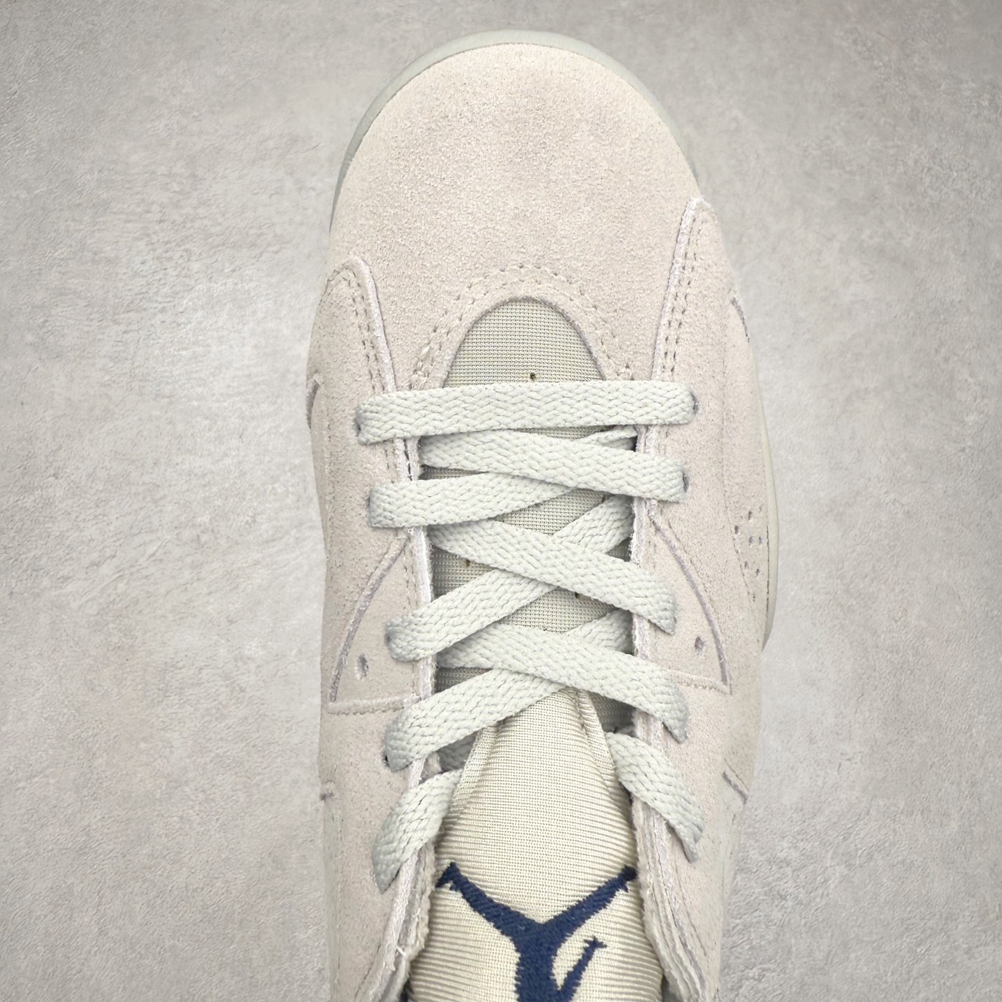 图片[4]-Air Jordan AJ6 Retro \\\”Georgetown\\\” 乔治城灰蓝 CT8529-012 市场中端王者 耗时半年巨作 全套原纸板楦头开发 确保原汁原味 完美呈现六代版型 一比一鞋头弧度高度鞋身弧度 此版本只针对中端市场 皮料材质有所更替 其他数据细节工艺流程均保持一致 定制优质皮料 完美鞋型匹配公司货 正确TPU鞋舌锁扣 最新原厂底模 大底卡色咬花完美 鞋柜必备鞋款 终端现货供应 尺码：40 40.5 41 42 42.5 43 44 44.5 45 46 47.5-选品中心