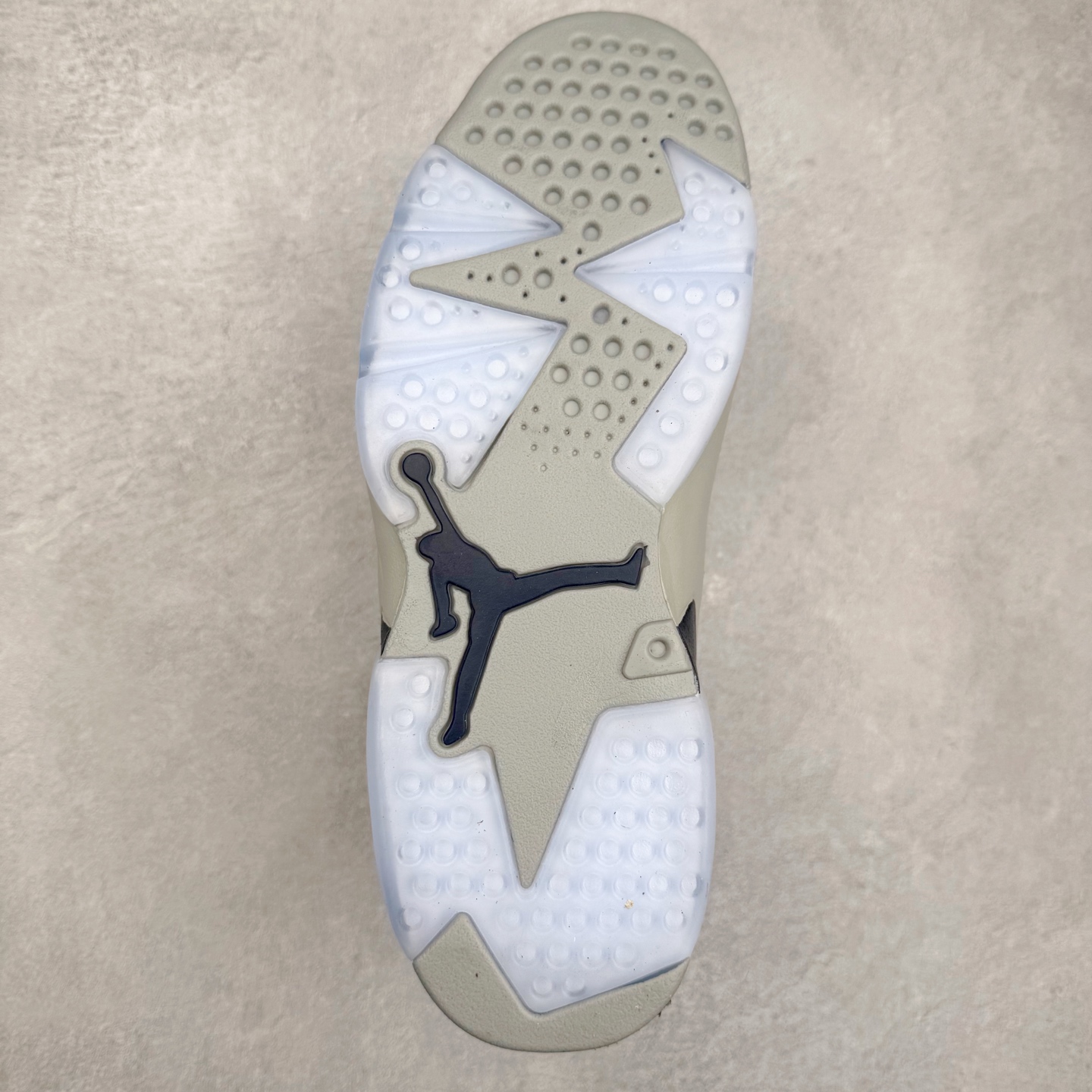 图片[9]-Air Jordan AJ6 Retro \\\”Georgetown\\\” 乔治城灰蓝 CT8529-012 市场中端王者 耗时半年巨作 全套原纸板楦头开发 确保原汁原味 完美呈现六代版型 一比一鞋头弧度高度鞋身弧度 此版本只针对中端市场 皮料材质有所更替 其他数据细节工艺流程均保持一致 定制优质皮料 完美鞋型匹配公司货 正确TPU鞋舌锁扣 最新原厂底模 大底卡色咬花完美 鞋柜必备鞋款 终端现货供应 尺码：40 40.5 41 42 42.5 43 44 44.5 45 46 47.5-选品中心