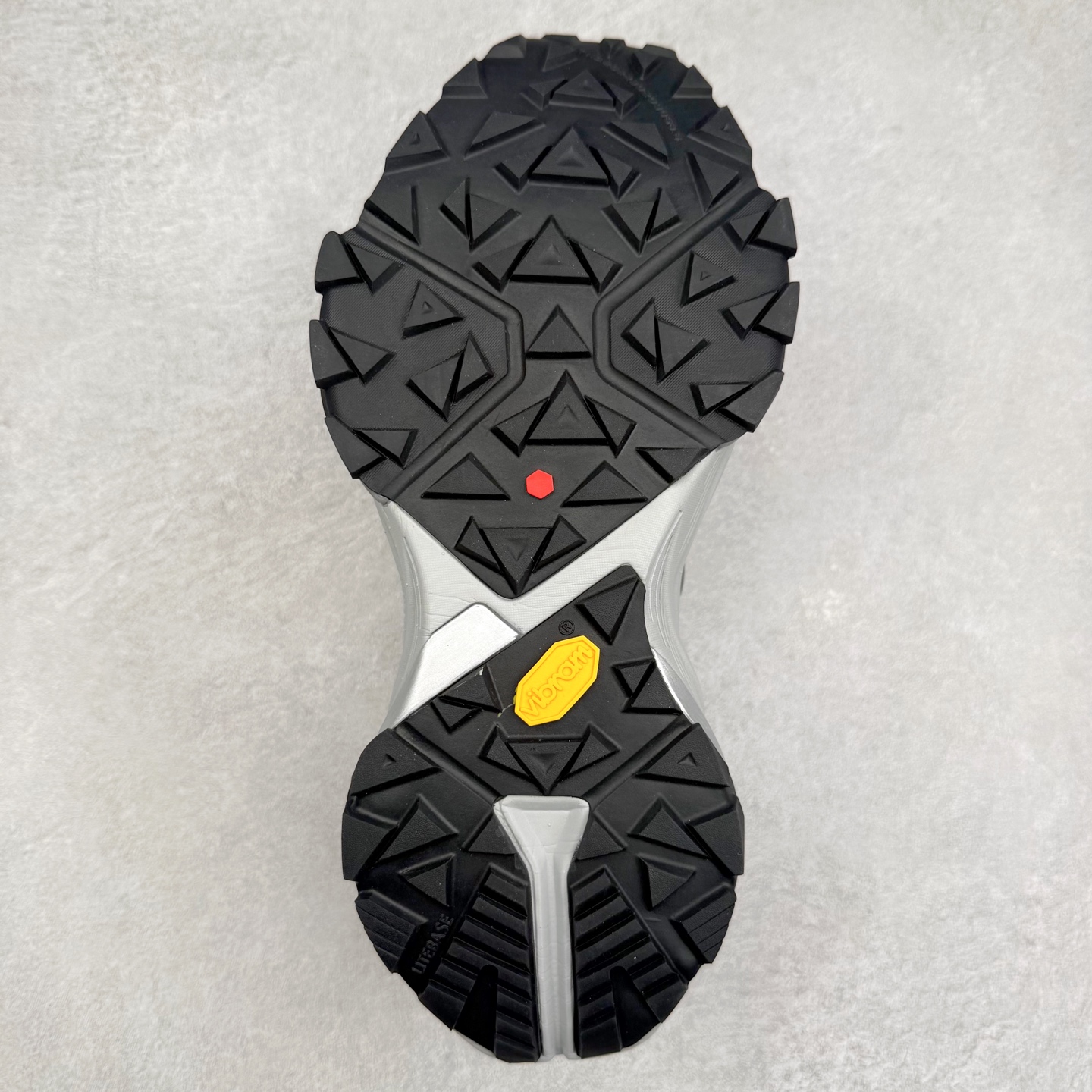 图片[9]-＃福利特价 凯乐石 KAILAS FUGA DU BOA 大坡王轻越野徒步 网布TPU减震防滑透气支撑回弹 低帮 超强抓地力登山跑步鞋 KAILAS凯乐石品牌是全球三大全系攀登品牌之一，于2003年创立于中国广州，致力于为有攀登梦想的户外运动员及爱好者，研发制造功能性专业装备，满足他们在极限环境下安全舒适的需求，凯乐石专注于科技面料的开发及专业功能设计，产品线覆盖登山、攀岩、徒步、越野跑山、露营、旅行等多项户外运动，通过运动员的测试反馈，不断进化迭代，产品荣获国内外大奖71座，发明专利21个，更突破性的自主研发攀登器械，打造出中国的攀登硬实力。实拍调校N版已经零色差零失真 百分百还原实物色彩所见即所得 不存在货不对板色差等低级问题 选购参考实物拍摄 不混卖不参货 只用心做好货严格选品 承诺混一赔十 尺码：36 36.5 37.5 38 38.5 39 40 40.5 41 42 42.5 43 44 44.5 45-选品中心