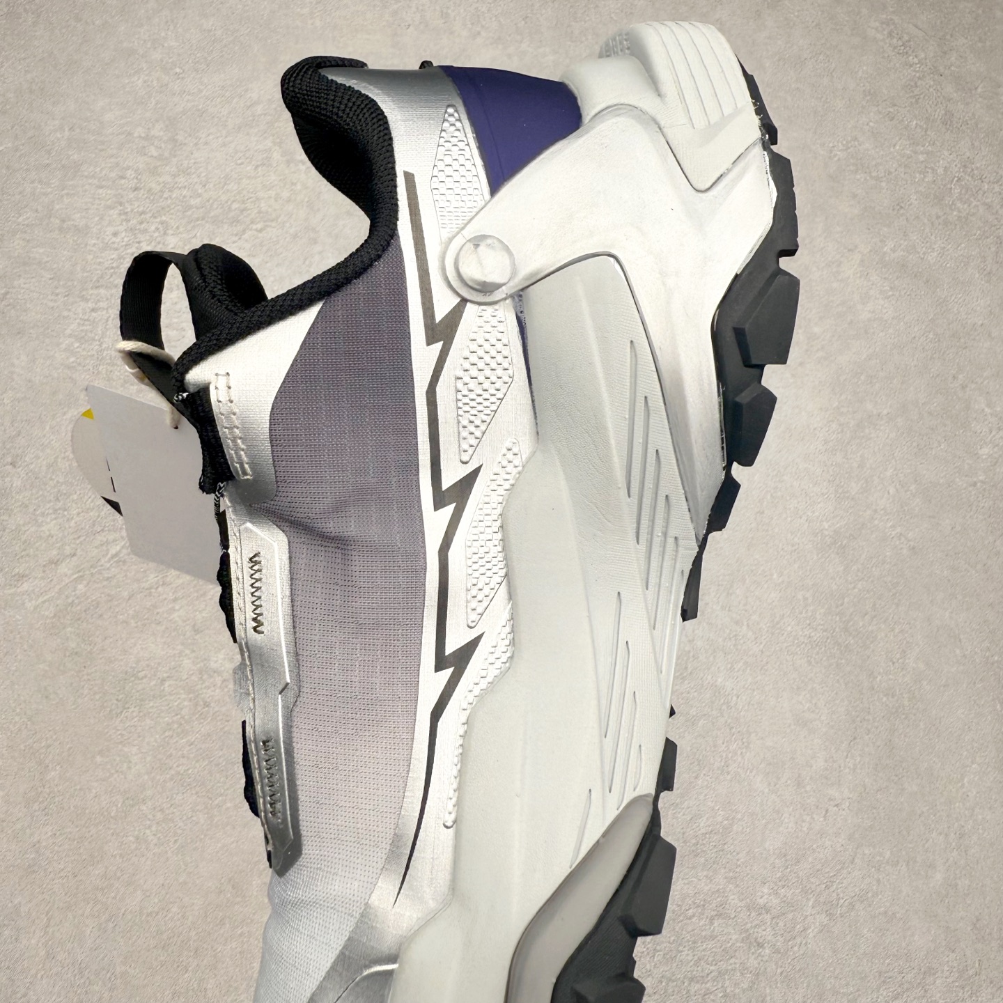 图片[7]-＃福利特价 凯乐石 KAILAS FUGA DU BOA 大坡王轻越野徒步 网布TPU减震防滑透气支撑回弹 低帮 超强抓地力登山跑步鞋 KAILAS凯乐石品牌是全球三大全系攀登品牌之一，于2003年创立于中国广州，致力于为有攀登梦想的户外运动员及爱好者，研发制造功能性专业装备，满足他们在极限环境下安全舒适的需求，凯乐石专注于科技面料的开发及专业功能设计，产品线覆盖登山、攀岩、徒步、越野跑山、露营、旅行等多项户外运动，通过运动员的测试反馈，不断进化迭代，产品荣获国内外大奖71座，发明专利21个，更突破性的自主研发攀登器械，打造出中国的攀登硬实力。实拍调校N版已经零色差零失真 百分百还原实物色彩所见即所得 不存在货不对板色差等低级问题 选购参考实物拍摄 不混卖不参货 只用心做好货严格选品 承诺混一赔十 尺码：36 36.5 37.5 38 38.5 39 40 40.5 41 42 42.5 43 44 44.5 45-选品中心