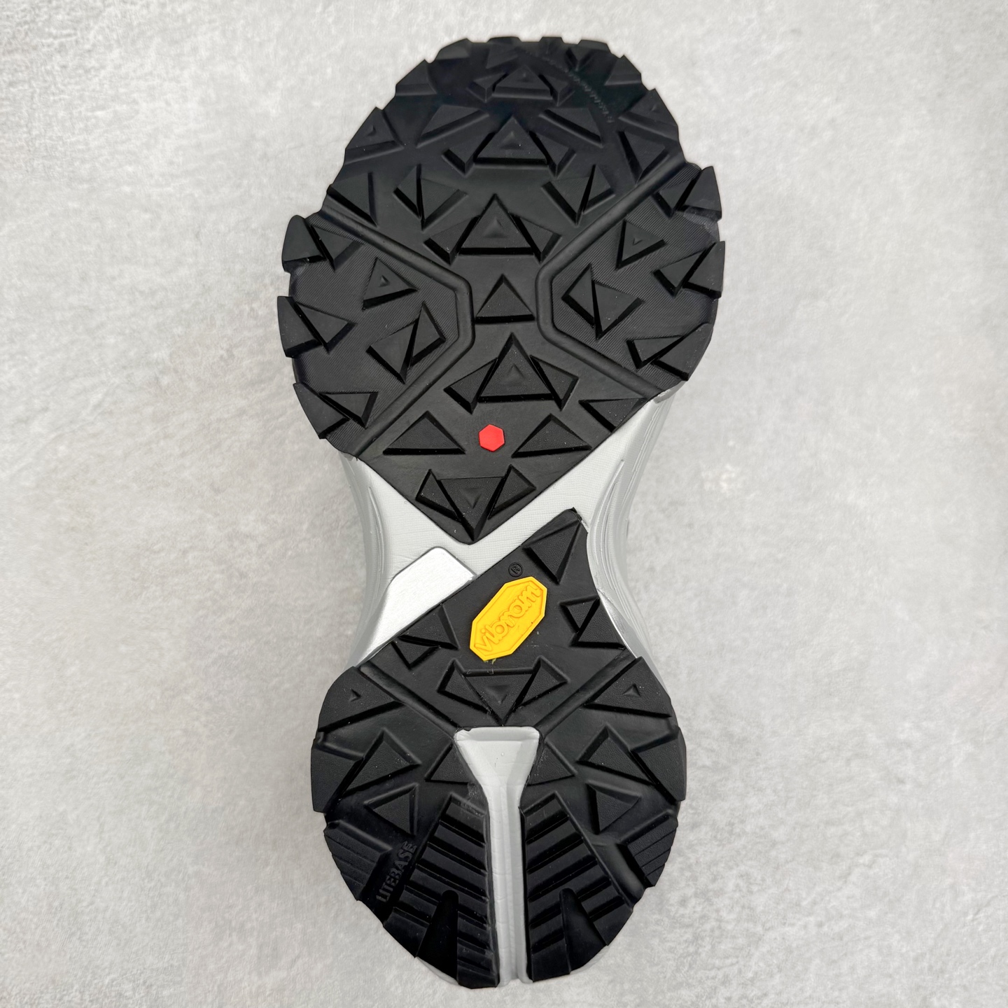 图片[9]-＃福利特价 凯乐石 KAILAS FUGA DU BOA 大坡王轻越野徒步 网布TPU减震防滑透气支撑回弹 低帮 超强抓地力登山跑步鞋 KAILAS凯乐石品牌是全球三大全系攀登品牌之一，于2003年创立于中国广州，致力于为有攀登梦想的户外运动员及爱好者，研发制造功能性专业装备，满足他们在极限环境下安全舒适的需求，凯乐石专注于科技面料的开发及专业功能设计，产品线覆盖登山、攀岩、徒步、越野跑山、露营、旅行等多项户外运动，通过运动员的测试反馈，不断进化迭代，产品荣获国内外大奖71座，发明专利21个，更突破性的自主研发攀登器械，打造出中国的攀登硬实力。实拍调校N版已经零色差零失真 百分百还原实物色彩所见即所得 不存在货不对板色差等低级问题 选购参考实物拍摄 不混卖不参货 只用心做好货严格选品 承诺混一赔十 尺码：36 36.5 37.5 38 38.5 39 40 40.5 41 42 42.5 43 44 44.5 45-选品中心