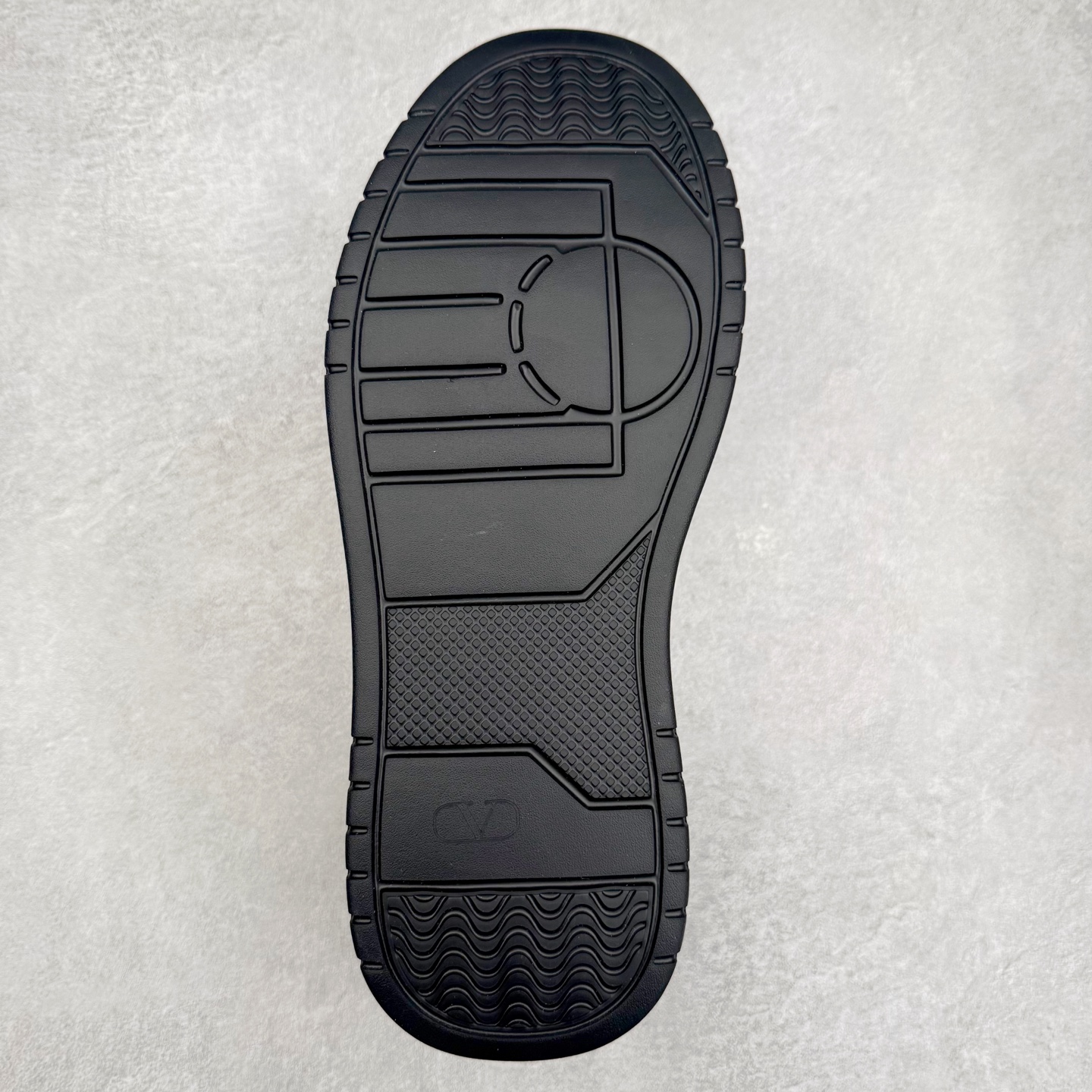 图片[9]-PRADA普拉达小白鞋厚底徽标系带运动休闲男鞋系列 广东大厂品质 专柜同步 大气个性更潮更抢眼更追求档次，它将颠覆旧念，与您共度时尚潮人必备! 面料采用原版进口小牛皮 牛皮内里垫脚 橡胶发泡大底 轻便防滑耐磨 脚感舒适 款式耐看做工精细 配以简洁利落的鞋楦 彰显男人的果敢和硬朗 尺码：39-44（皮鞋码）-选品中心