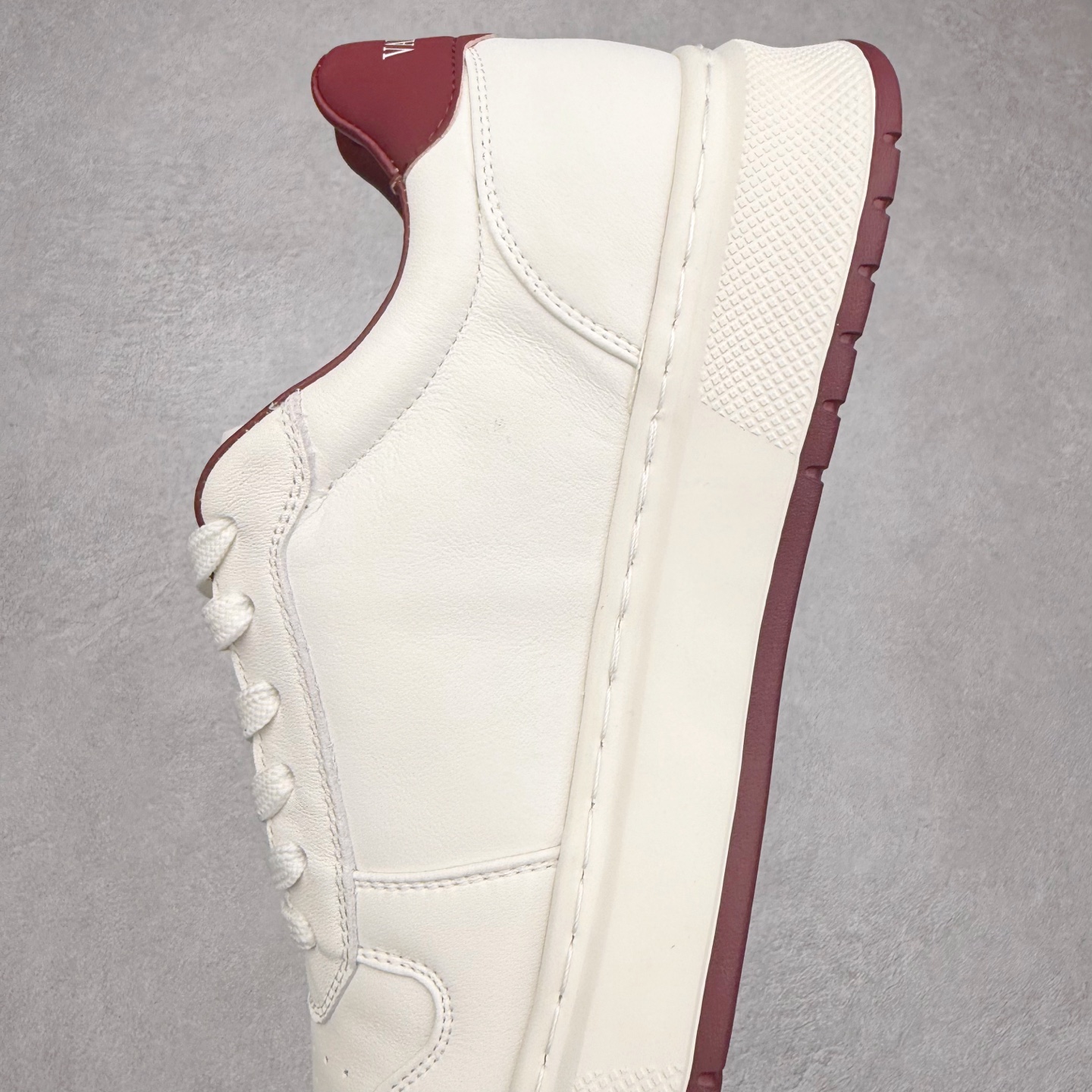 图片[7]-PRADA普拉达小白鞋厚底徽标系带运动休闲男鞋系列 广东大厂品质 专柜同步 大气个性更潮更抢眼更追求档次，它将颠覆旧念，与您共度时尚潮人必备! 面料采用原版进口小牛皮 牛皮内里垫脚 橡胶发泡大底 轻便防滑耐磨 脚感舒适 款式耐看做工精细 配以简洁利落的鞋楦 彰显男人的果敢和硬朗 尺码：39-44（皮鞋码）-选品中心