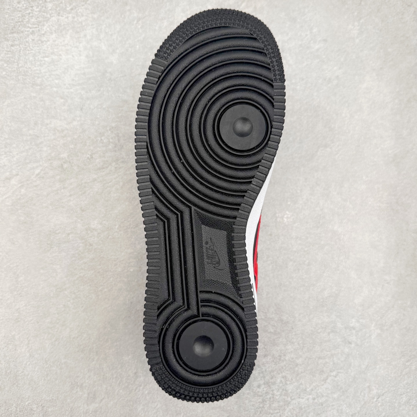 图片[9]-NK Air Force 1´07 Low 空军一号低帮百搭休闲运动板鞋 AH8462-001 柔软、弹性十足的缓震性能和出色的中底设计 横跨复古与现代的外型结合 造就出风靡全球 三十多年的Force 1 直到今天还深受青睐 实拍调校N版已经零色差零失真 百分百还原实物色彩所见即所得 不存在货不对板色差等低级问题 选购参考实物拍摄 不混卖不参货 只用心做好货严格选品 承诺混一赔十 尺码：36 36.5 37.5 38 38.5 39 40 40.5 41 42 42.5 43 44 44.5 45-选品中心