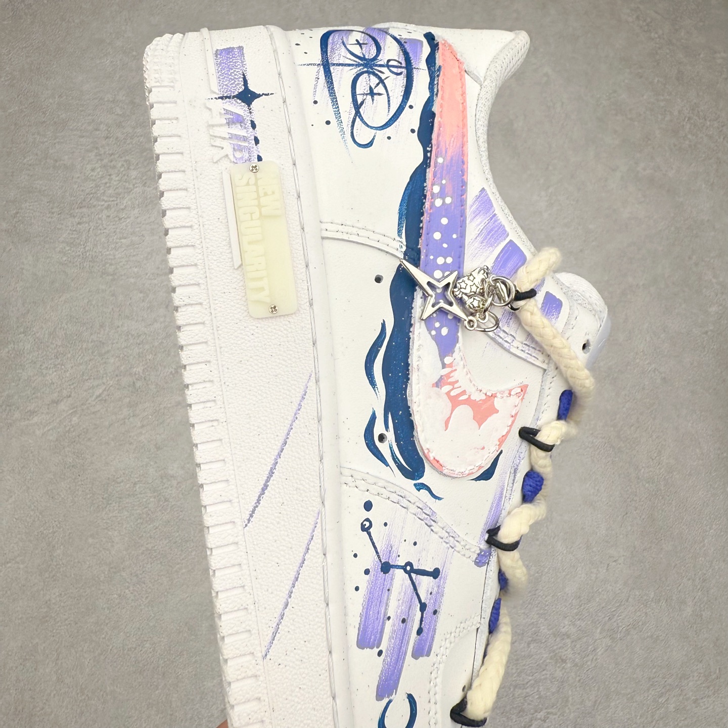 图片[6]-NK Air Force 1´07 Low 空军一号低帮百搭休闲运动板鞋 星座622-722 柔软、弹性十足的缓震性能和出色的中底设计 横跨复古与现代的外型结合 造就出风靡全球 三十多年的Force 1 直到今天还深受青睐 实拍调校N版已经零色差零失真 百分百还原实物色彩所见即所得 不存在货不对板色差等低级问题 选购参考实物拍摄 不混卖不参货 只用心做好货严格选品 承诺混一赔十 尺码：36 36.5 37.5 38 38.5 39 40 40.5 41 42 42.5 43 44 44.5 45-选品中心