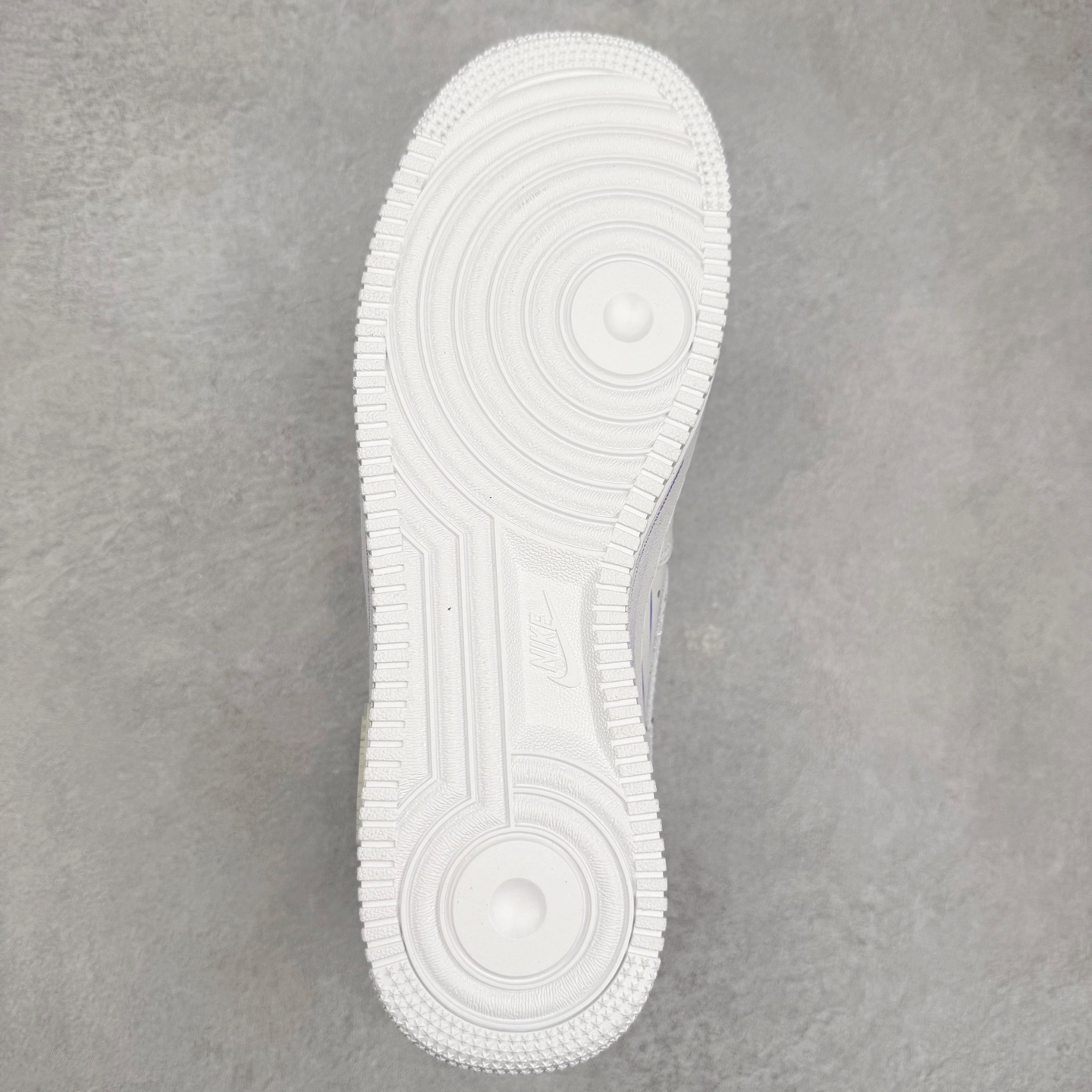 图片[9]-NK Air Force 1´07 Low 空军一号低帮百搭休闲运动板鞋 星座622-722 柔软、弹性十足的缓震性能和出色的中底设计 横跨复古与现代的外型结合 造就出风靡全球 三十多年的Force 1 直到今天还深受青睐 实拍调校N版已经零色差零失真 百分百还原实物色彩所见即所得 不存在货不对板色差等低级问题 选购参考实物拍摄 不混卖不参货 只用心做好货严格选品 承诺混一赔十 尺码：36 36.5 37.5 38 38.5 39 40 40.5 41 42 42.5 43 44 44.5 45-选品中心