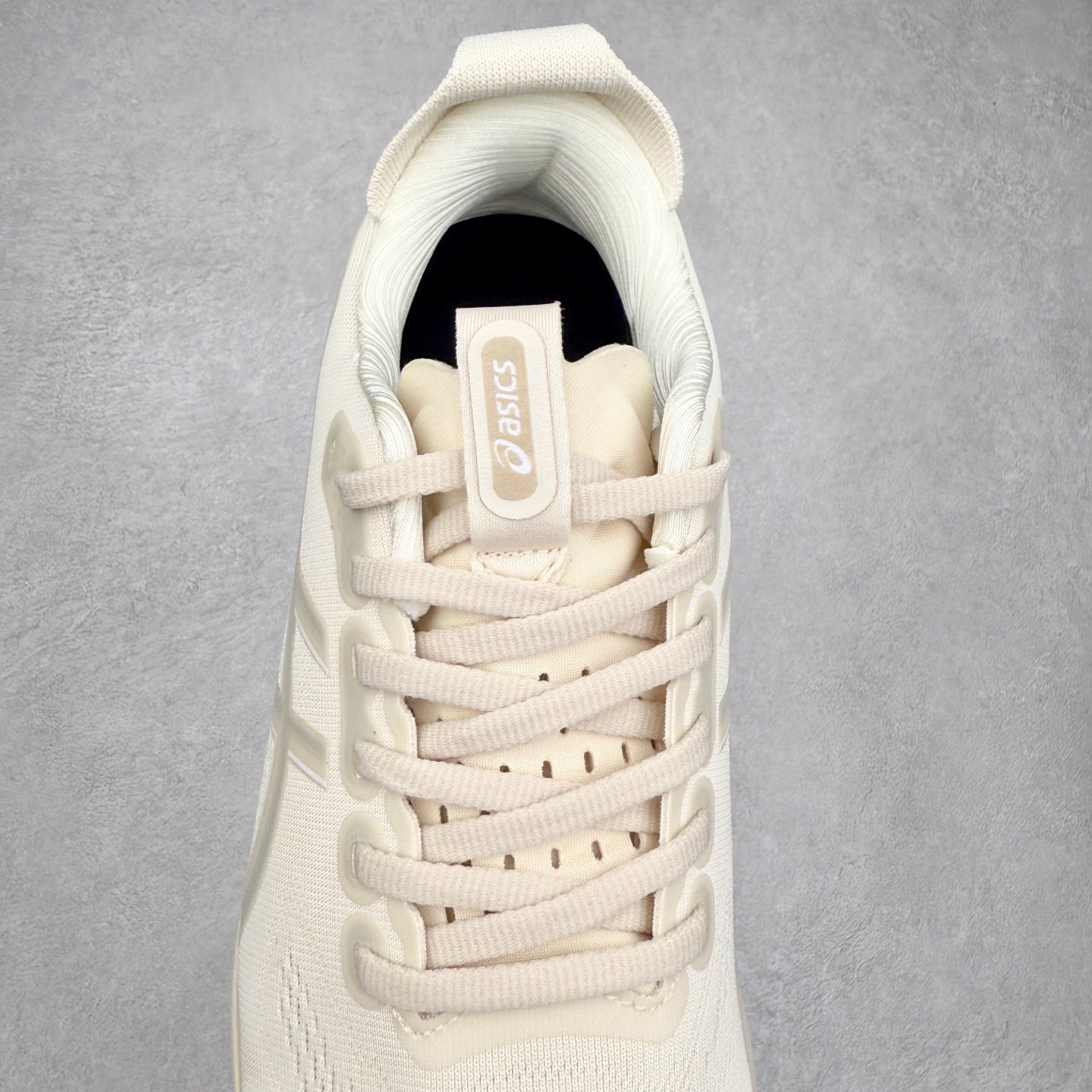 图片[5]-Asics Gel-Kayano 32 亚瑟士卡亚诺32代低帮专业有氧超轻量休闲运动全能慢跑鞋全球知名运动品牌ASICS正式推出新款GEL-KAYANO 32跑鞋，旨在通过全新稳定结构以提升产品可适性，满足跑者的足部稳定需求，让每一位跑者从起跑到结束都能够感受到焕然一新的稳定性与舒适性，从而帮助更多人找到身心平衡，获得自在舒适的健康生活方式。秉持着ASICS亚瑟士的设计哲学，全新一代GEL-KAYANO 32应运而生。为进一步升级产品的稳定性，GEL-KAYANO 采用了全新4D引导系统，通过内侧稳定装置提升可适性，满足足部稳定需求，帮助足弓迅速返回到平衡位置。作为基于生物力学研究打造的全新稳定结构，4D引导系统不仅提升了跑鞋对双脚的支撑性，它还将人体不同的运动状态纳入设计考量，帮助跑者在多种跑动强度下获得充足的稳定性和理想的舒适度。尺码：36 37 37.5 38 39.5 40 40.5 41.5 42 42.5 43.5 44 44.5 45-选品中心