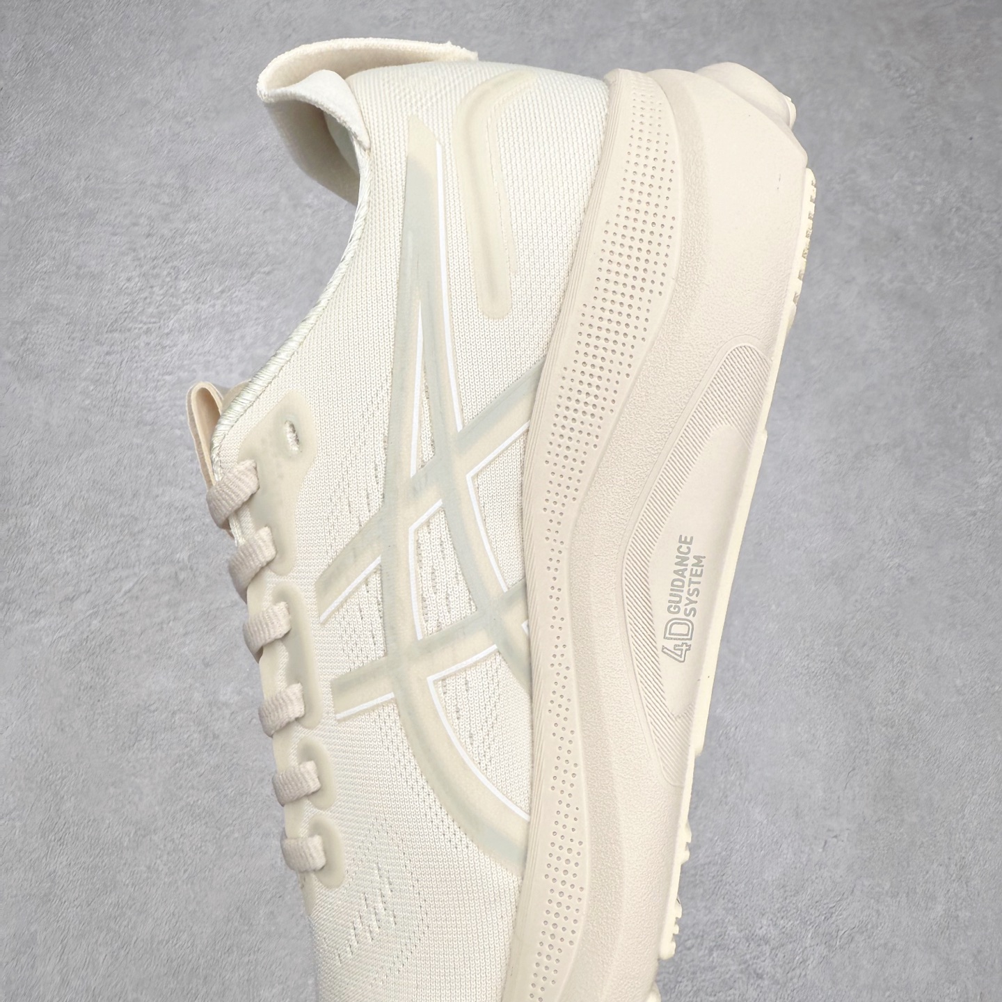 图片[7]-Asics Gel-Kayano 32 亚瑟士卡亚诺32代低帮专业有氧超轻量休闲运动全能慢跑鞋全球知名运动品牌ASICS正式推出新款GEL-KAYANO 32跑鞋，旨在通过全新稳定结构以提升产品可适性，满足跑者的足部稳定需求，让每一位跑者从起跑到结束都能够感受到焕然一新的稳定性与舒适性，从而帮助更多人找到身心平衡，获得自在舒适的健康生活方式。秉持着ASICS亚瑟士的设计哲学，全新一代GEL-KAYANO 32应运而生。为进一步升级产品的稳定性，GEL-KAYANO 采用了全新4D引导系统，通过内侧稳定装置提升可适性，满足足部稳定需求，帮助足弓迅速返回到平衡位置。作为基于生物力学研究打造的全新稳定结构，4D引导系统不仅提升了跑鞋对双脚的支撑性，它还将人体不同的运动状态纳入设计考量，帮助跑者在多种跑动强度下获得充足的稳定性和理想的舒适度。尺码：36 37 37.5 38 39.5 40 40.5 41.5 42 42.5 43.5 44 44.5 45-选品中心