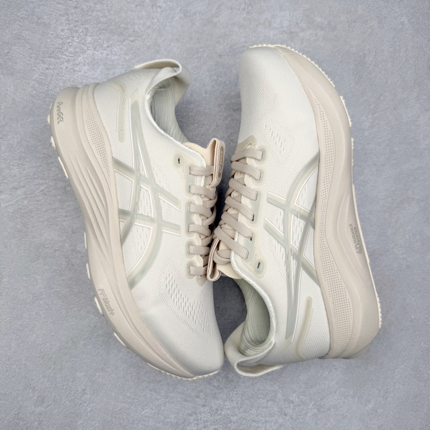 图片[3]-Asics Gel-Kayano 32 亚瑟士卡亚诺32代低帮专业有氧超轻量休闲运动全能慢跑鞋全球知名运动品牌ASICS正式推出新款GEL-KAYANO 32跑鞋，旨在通过全新稳定结构以提升产品可适性，满足跑者的足部稳定需求，让每一位跑者从起跑到结束都能够感受到焕然一新的稳定性与舒适性，从而帮助更多人找到身心平衡，获得自在舒适的健康生活方式。秉持着ASICS亚瑟士的设计哲学，全新一代GEL-KAYANO 32应运而生。为进一步升级产品的稳定性，GEL-KAYANO 采用了全新4D引导系统，通过内侧稳定装置提升可适性，满足足部稳定需求，帮助足弓迅速返回到平衡位置。作为基于生物力学研究打造的全新稳定结构，4D引导系统不仅提升了跑鞋对双脚的支撑性，它还将人体不同的运动状态纳入设计考量，帮助跑者在多种跑动强度下获得充足的稳定性和理想的舒适度。尺码：36 37 37.5 38 39.5 40 40.5 41.5 42 42.5 43.5 44 44.5 45-选品中心