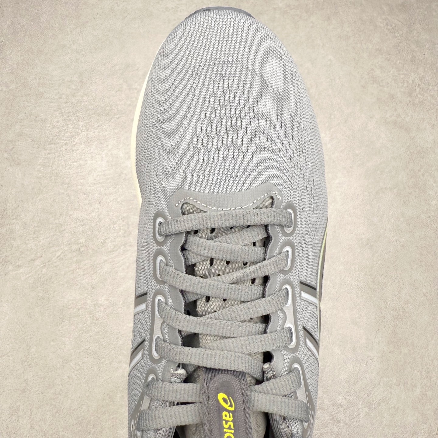 图片[4]-Asics Gel-Kayano 32 亚瑟士卡亚诺32代低帮专业有氧超轻量休闲运动全能慢跑鞋全球知名运动品牌ASICS正式推出新款GEL-KAYANO 32跑鞋，旨在通过全新稳定结构以提升产品可适性，满足跑者的足部稳定需求，让每一位跑者从起跑到结束都能够感受到焕然一新的稳定性与舒适性，从而帮助更多人找到身心平衡，获得自在舒适的健康生活方式。秉持着ASICS亚瑟士的设计哲学，全新一代GEL-KAYANO 32应运而生。为进一步升级产品的稳定性，GEL-KAYANO 采用了全新4D引导系统，通过内侧稳定装置提升可适性，满足足部稳定需求，帮助足弓迅速返回到平衡位置。作为基于生物力学研究打造的全新稳定结构，4D引导系统不仅提升了跑鞋对双脚的支撑性，它还将人体不同的运动状态纳入设计考量，帮助跑者在多种跑动强度下获得充足的稳定性和理想的舒适度。尺码：36 37 37.5 38 39.5 40 40.5 41.5 42 42.5 43.5 44 44.5 45-选品中心