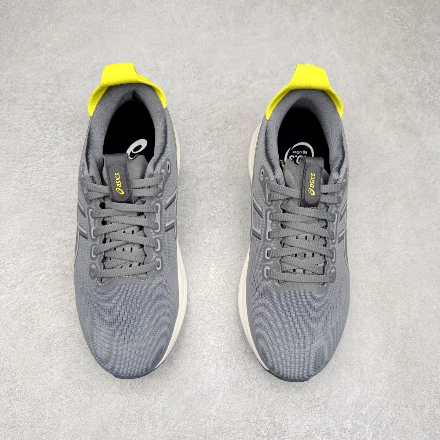 图片[2]-Asics Gel-Kayano 32 亚瑟士卡亚诺32代低帮专业有氧超轻量休闲运动全能慢跑鞋全球知名运动品牌ASICS正式推出新款GEL-KAYANO 32跑鞋，旨在通过全新稳定结构以提升产品可适性，满足跑者的足部稳定需求，让每一位跑者从起跑到结束都能够感受到焕然一新的稳定性与舒适性，从而帮助更多人找到身心平衡，获得自在舒适的健康生活方式。秉持着ASICS亚瑟士的设计哲学，全新一代GEL-KAYANO 32应运而生。为进一步升级产品的稳定性，GEL-KAYANO 采用了全新4D引导系统，通过内侧稳定装置提升可适性，满足足部稳定需求，帮助足弓迅速返回到平衡位置。作为基于生物力学研究打造的全新稳定结构，4D引导系统不仅提升了跑鞋对双脚的支撑性，它还将人体不同的运动状态纳入设计考量，帮助跑者在多种跑动强度下获得充足的稳定性和理想的舒适度。尺码：36 37 37.5 38 39.5 40 40.5 41.5 42 42.5 43.5 44 44.5 45-选品中心