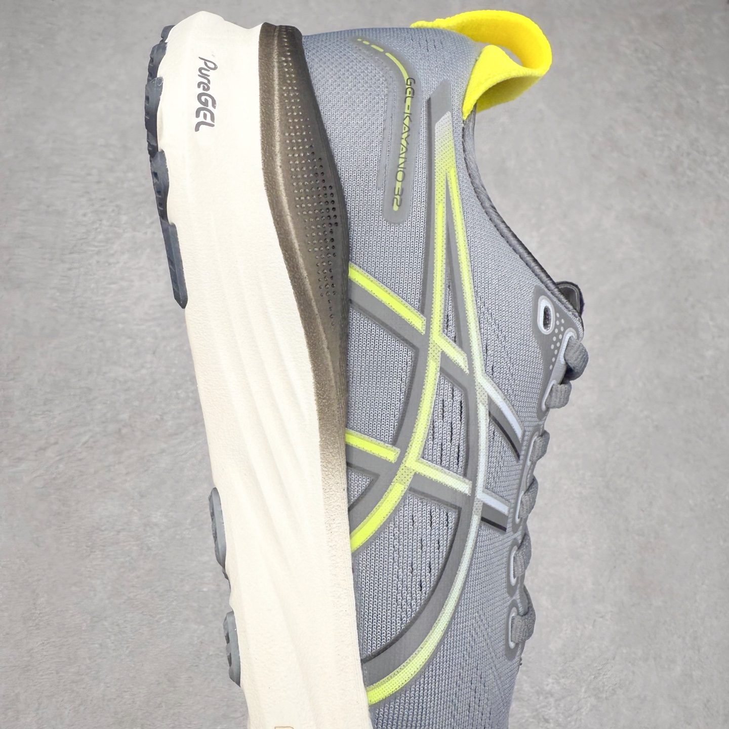 图片[6]-Asics Gel-Kayano 32 亚瑟士卡亚诺32代低帮专业有氧超轻量休闲运动全能慢跑鞋全球知名运动品牌ASICS正式推出新款GEL-KAYANO 32跑鞋，旨在通过全新稳定结构以提升产品可适性，满足跑者的足部稳定需求，让每一位跑者从起跑到结束都能够感受到焕然一新的稳定性与舒适性，从而帮助更多人找到身心平衡，获得自在舒适的健康生活方式。秉持着ASICS亚瑟士的设计哲学，全新一代GEL-KAYANO 32应运而生。为进一步升级产品的稳定性，GEL-KAYANO 采用了全新4D引导系统，通过内侧稳定装置提升可适性，满足足部稳定需求，帮助足弓迅速返回到平衡位置。作为基于生物力学研究打造的全新稳定结构，4D引导系统不仅提升了跑鞋对双脚的支撑性，它还将人体不同的运动状态纳入设计考量，帮助跑者在多种跑动强度下获得充足的稳定性和理想的舒适度。尺码：36 37 37.5 38 39.5 40 40.5 41.5 42 42.5 43.5 44 44.5 45-选品中心