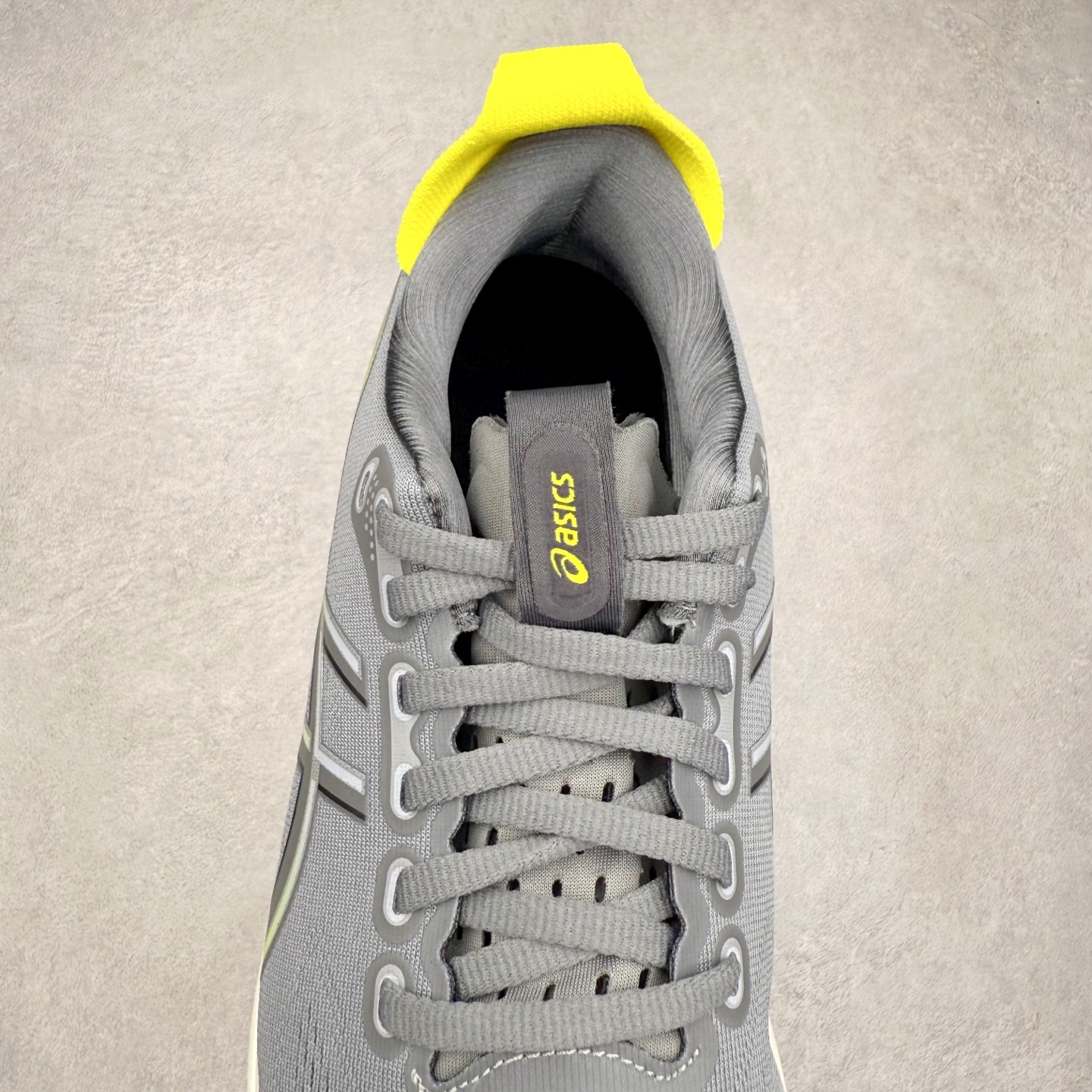 图片[5]-Asics Gel-Kayano 32 亚瑟士卡亚诺32代低帮专业有氧超轻量休闲运动全能慢跑鞋全球知名运动品牌ASICS正式推出新款GEL-KAYANO 32跑鞋，旨在通过全新稳定结构以提升产品可适性，满足跑者的足部稳定需求，让每一位跑者从起跑到结束都能够感受到焕然一新的稳定性与舒适性，从而帮助更多人找到身心平衡，获得自在舒适的健康生活方式。秉持着ASICS亚瑟士的设计哲学，全新一代GEL-KAYANO 32应运而生。为进一步升级产品的稳定性，GEL-KAYANO 采用了全新4D引导系统，通过内侧稳定装置提升可适性，满足足部稳定需求，帮助足弓迅速返回到平衡位置。作为基于生物力学研究打造的全新稳定结构，4D引导系统不仅提升了跑鞋对双脚的支撑性，它还将人体不同的运动状态纳入设计考量，帮助跑者在多种跑动强度下获得充足的稳定性和理想的舒适度。尺码：36 37 37.5 38 39.5 40 40.5 41.5 42 42.5 43.5 44 44.5 45-选品中心