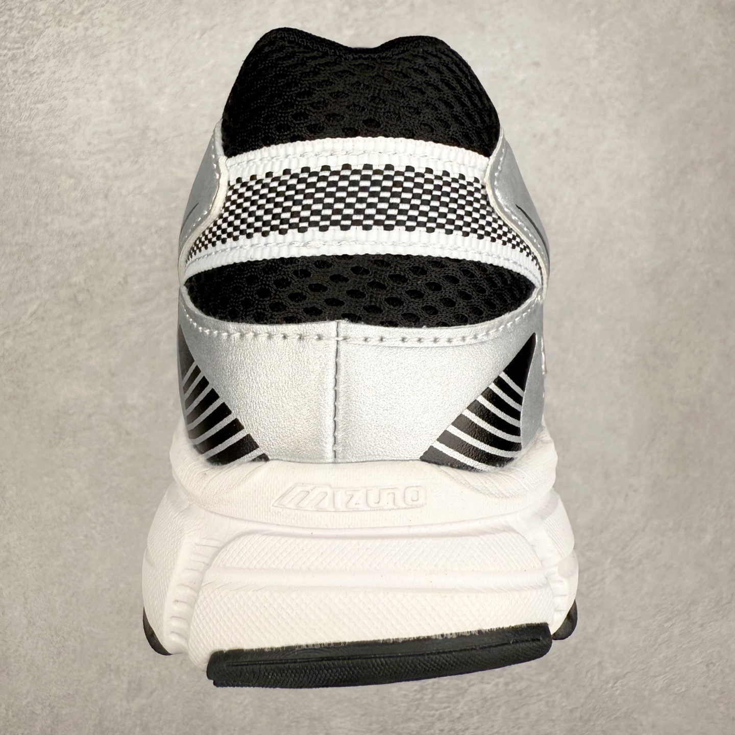 图片[8]-Mizuno Speed 2K 美津浓复古厚底织物合成革防滑耐磨透气低帮休闲跑步鞋 美津浓（Mizuno）是日本美津浓株式会社于1906年创立的运动品牌，经过一个多世纪的不断努力现已成为世界著名的运动器具、服装和鞋类生产商。美津浓力求服务于各类运动项目，并竭力使运动生活更加愉快和振奋。产品种类齐全，覆盖几乎全部主要运动项目，达到30万多个品类。尺码：36 36.5 37.5 38 38.5 39 40 40.5 41 42 42.5 43 44 44.5 45-选品中心