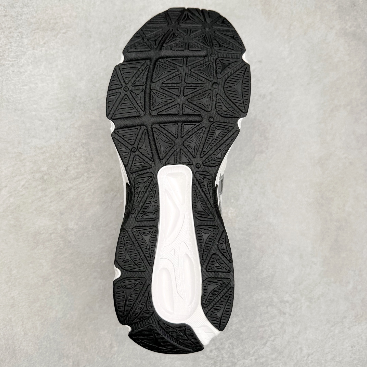 图片[9]-Mizuno Speed 2K 美津浓复古厚底织物合成革防滑耐磨透气低帮休闲跑步鞋 美津浓（Mizuno）是日本美津浓株式会社于1906年创立的运动品牌，经过一个多世纪的不断努力现已成为世界著名的运动器具、服装和鞋类生产商。美津浓力求服务于各类运动项目，并竭力使运动生活更加愉快和振奋。产品种类齐全，覆盖几乎全部主要运动项目，达到30万多个品类。尺码：36 36.5 37.5 38 38.5 39 40 40.5 41 42 42.5 43 44 44.5 45-选品中心