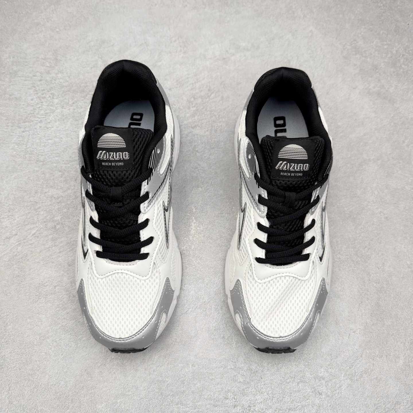 图片[2]-Mizuno Speed 2K 美津浓复古厚底织物合成革防滑耐磨透气低帮休闲跑步鞋 美津浓（Mizuno）是日本美津浓株式会社于1906年创立的运动品牌，经过一个多世纪的不断努力现已成为世界著名的运动器具、服装和鞋类生产商。美津浓力求服务于各类运动项目，并竭力使运动生活更加愉快和振奋。产品种类齐全，覆盖几乎全部主要运动项目，达到30万多个品类。尺码：36 36.5 37.5 38 38.5 39 40 40.5 41 42 42.5 43 44 44.5 45-选品中心