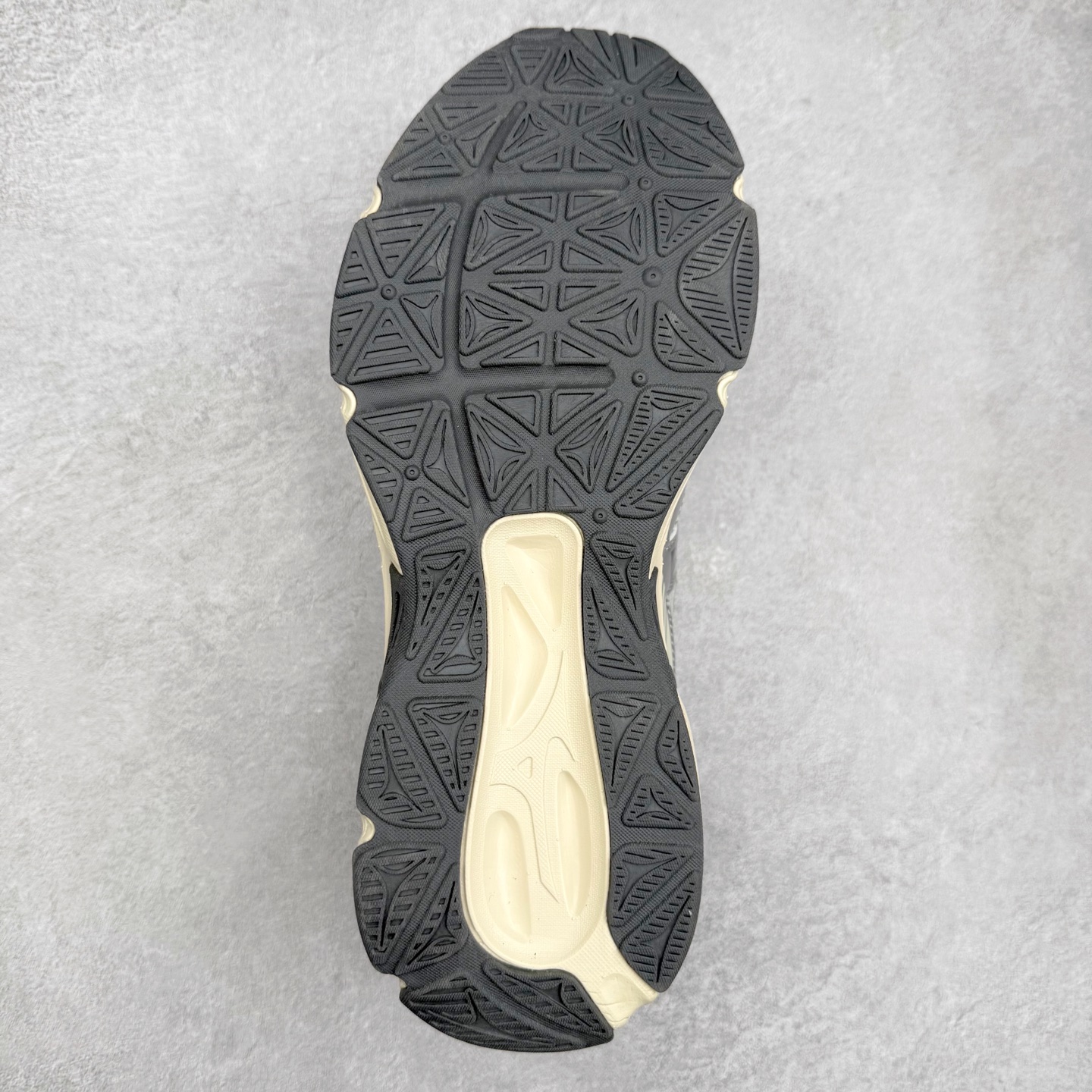 图片[9]-Mizuno Speed 2K 美津浓复古厚底织物合成革防滑耐磨透气低帮休闲跑步鞋 美津浓（Mizuno）是日本美津浓株式会社于1906年创立的运动品牌，经过一个多世纪的不断努力现已成为世界著名的运动器具、服装和鞋类生产商。美津浓力求服务于各类运动项目，并竭力使运动生活更加愉快和振奋。产品种类齐全，覆盖几乎全部主要运动项目，达到30万多个品类。尺码：36 36.5 37.5 38 38.5 39 40 40.5 41 42 42.5 43 44 44.5 45-选品中心