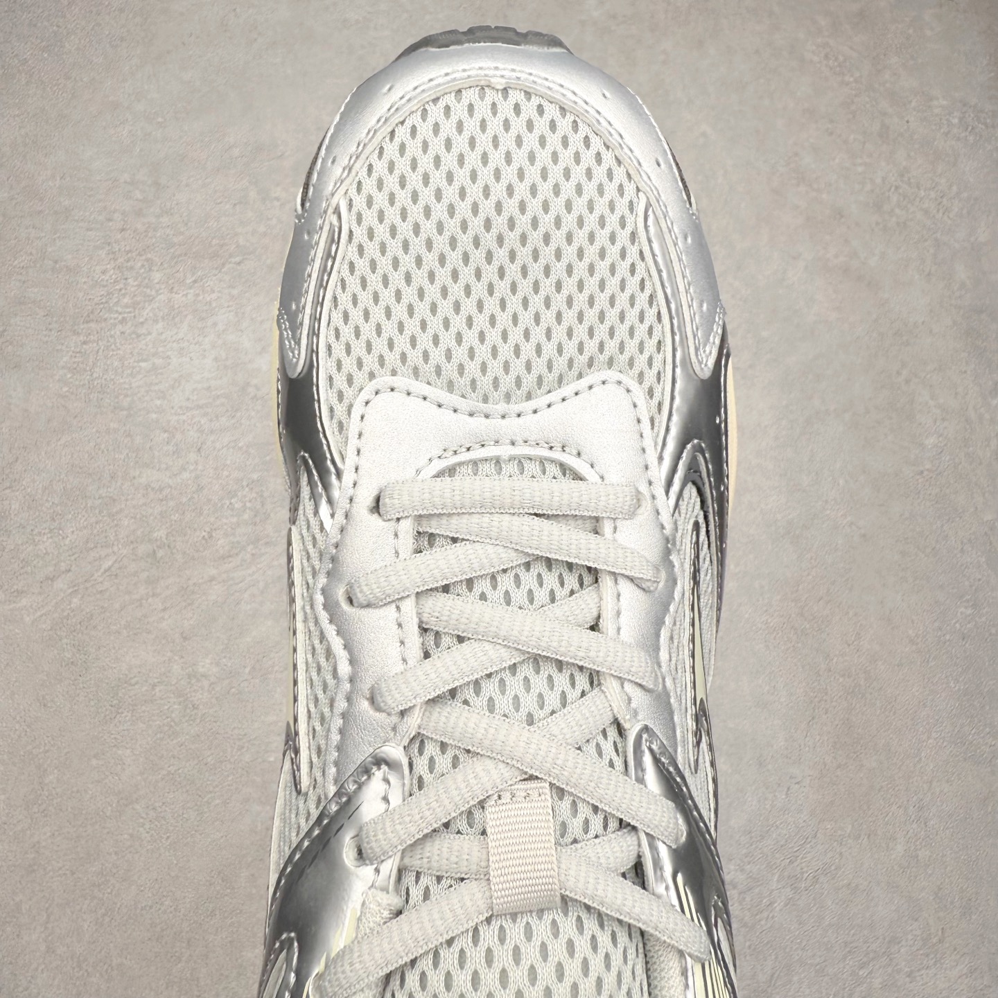 图片[4]-Mizuno Speed 2K 美津浓复古厚底织物合成革防滑耐磨透气低帮休闲跑步鞋 美津浓（Mizuno）是日本美津浓株式会社于1906年创立的运动品牌，经过一个多世纪的不断努力现已成为世界著名的运动器具、服装和鞋类生产商。美津浓力求服务于各类运动项目，并竭力使运动生活更加愉快和振奋。产品种类齐全，覆盖几乎全部主要运动项目，达到30万多个品类。尺码：36 36.5 37.5 38 38.5 39 40 40.5 41 42 42.5 43 44 44.5 45-选品中心