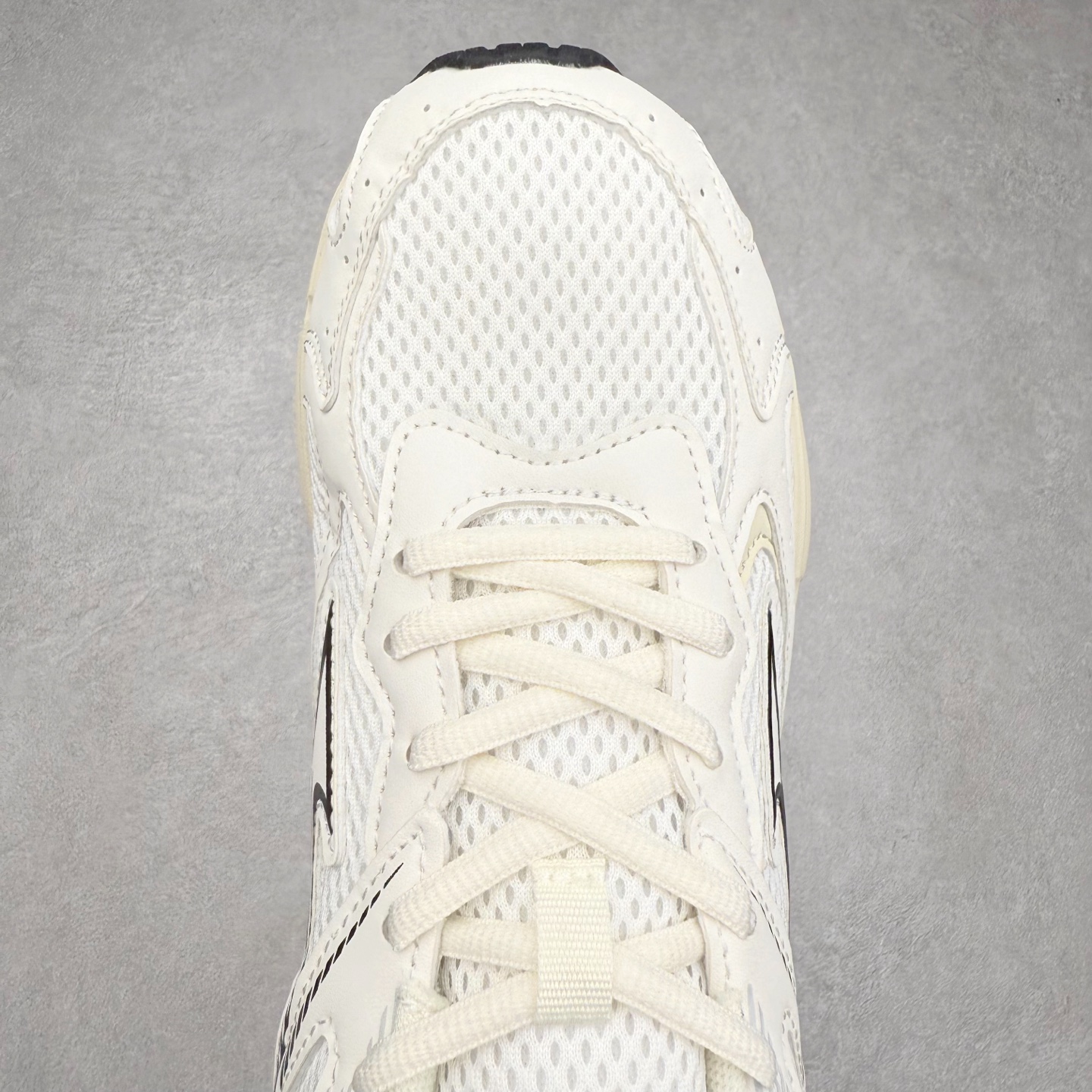 图片[4]-Mizuno Speed 2K 美津浓复古厚底织物合成革防滑耐磨透气低帮休闲跑步鞋 美津浓（Mizuno）是日本美津浓株式会社于1906年创立的运动品牌，经过一个多世纪的不断努力现已成为世界著名的运动器具、服装和鞋类生产商。美津浓力求服务于各类运动项目，并竭力使运动生活更加愉快和振奋。产品种类齐全，覆盖几乎全部主要运动项目，达到30万多个品类。尺码：36 36.5 37.5 38 38.5 39 40 40.5 41 42 42.5 43 44 44.5 45-选品中心